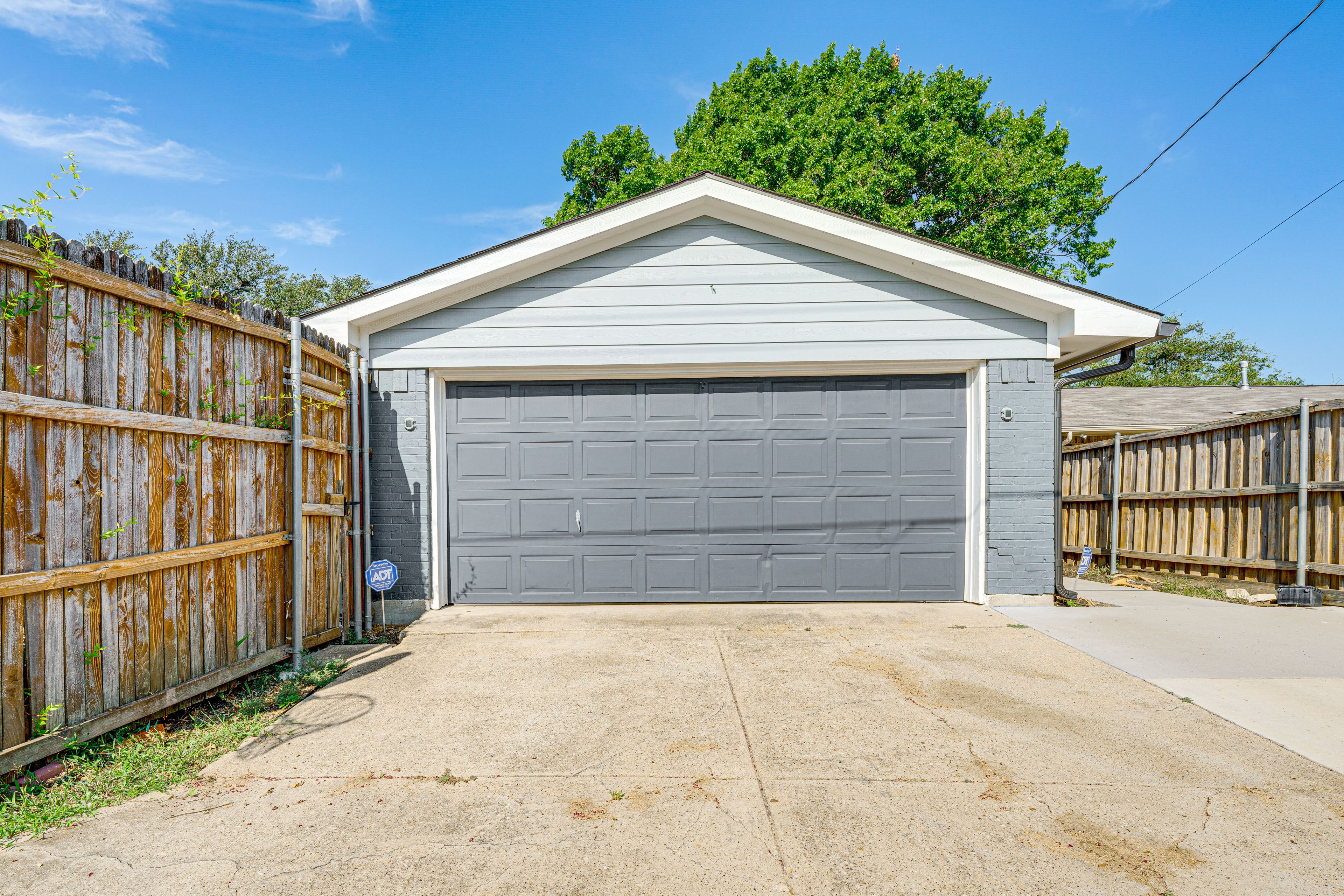 Parking | Driveway (2 Vehicles)