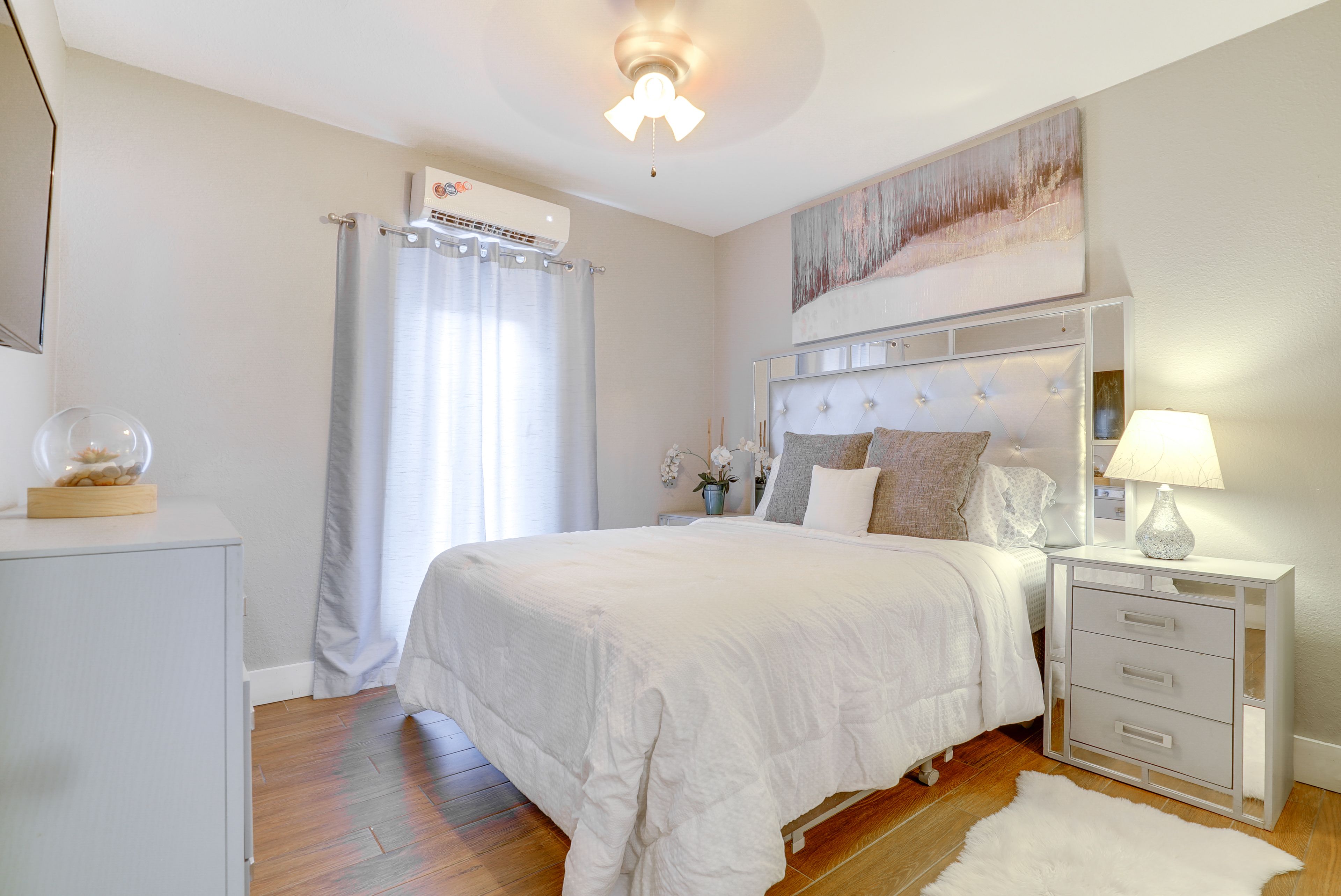 Bedroom | Queen Bed
