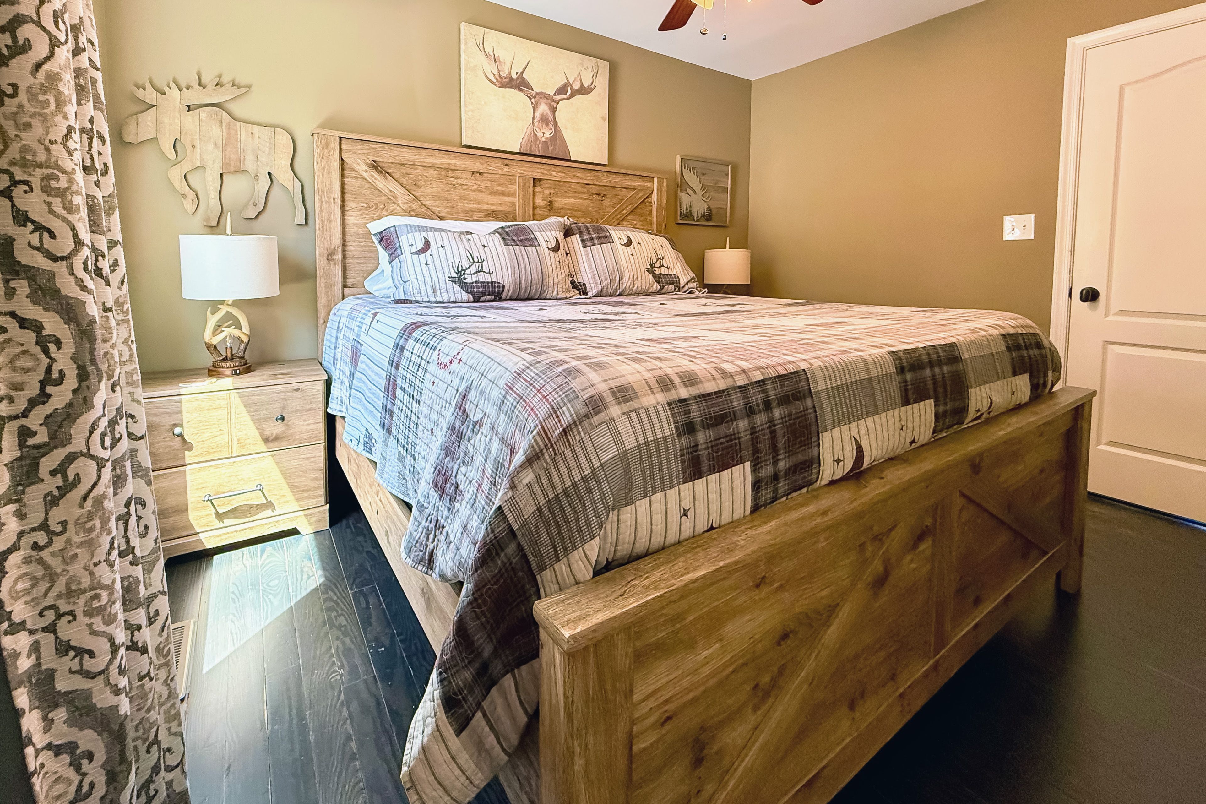 Bedroom 2 | King Bed | Main Floor