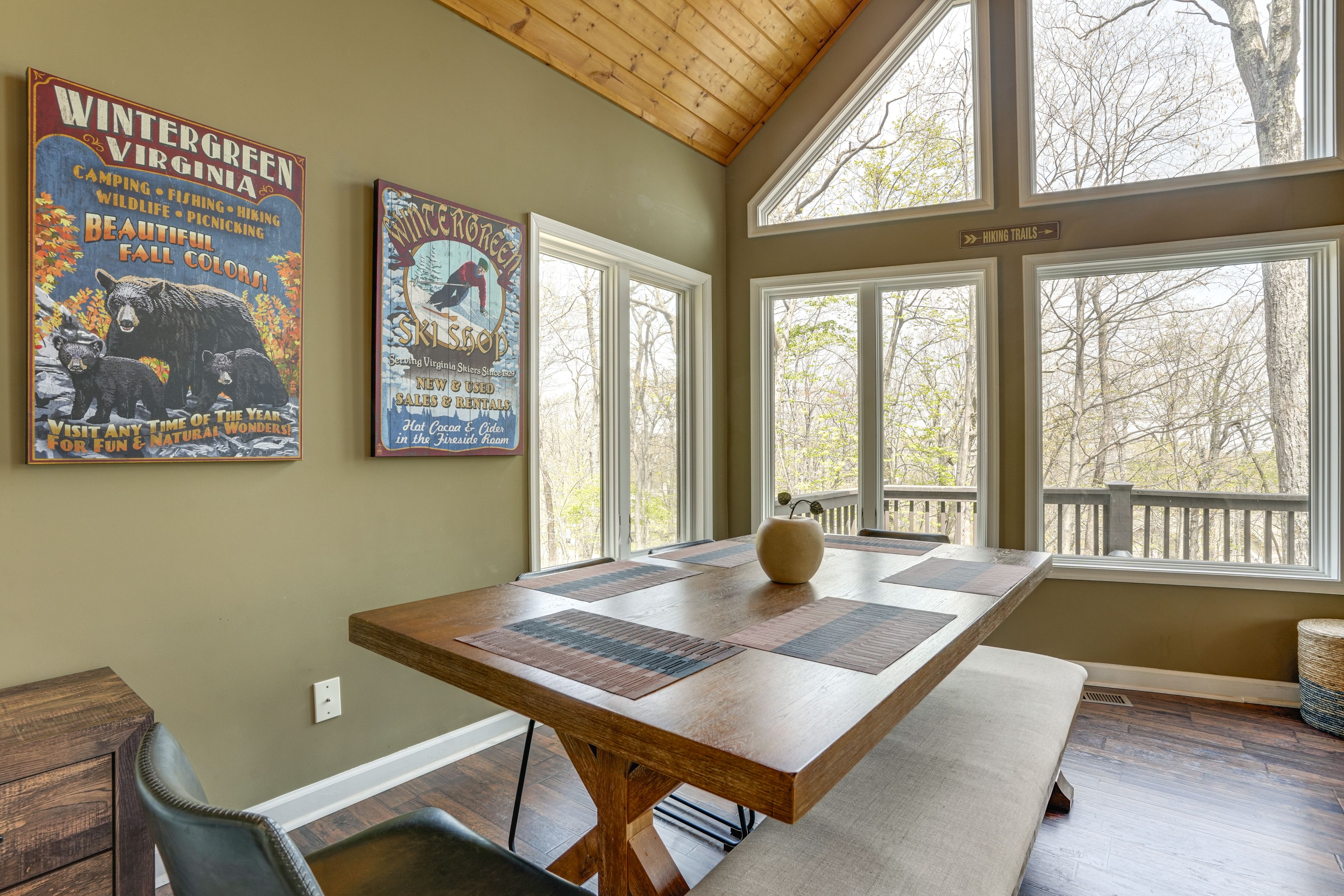 Dining Area | Dishes & Flatware Provided