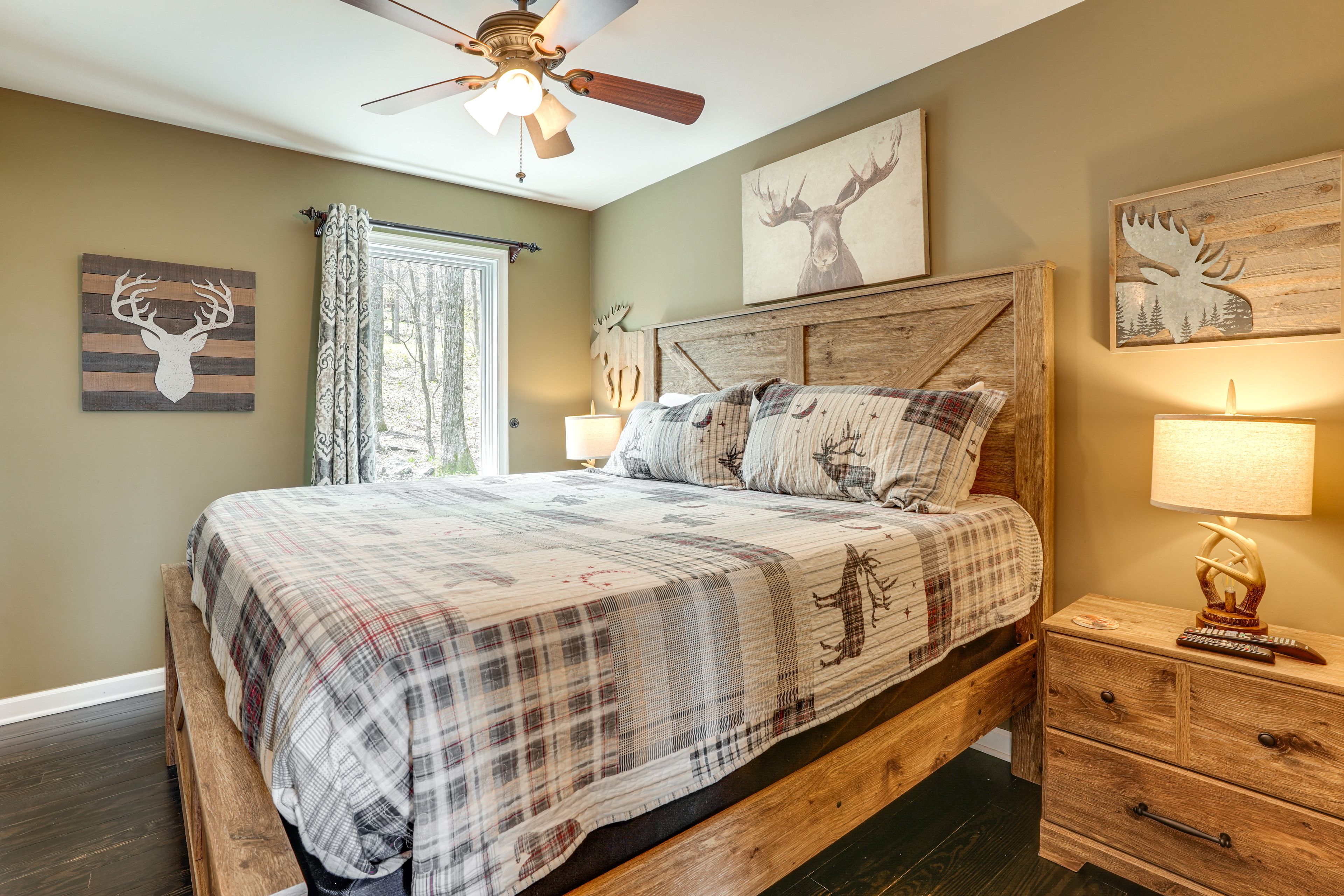 Bedroom 2 | King Bed | Main Floor