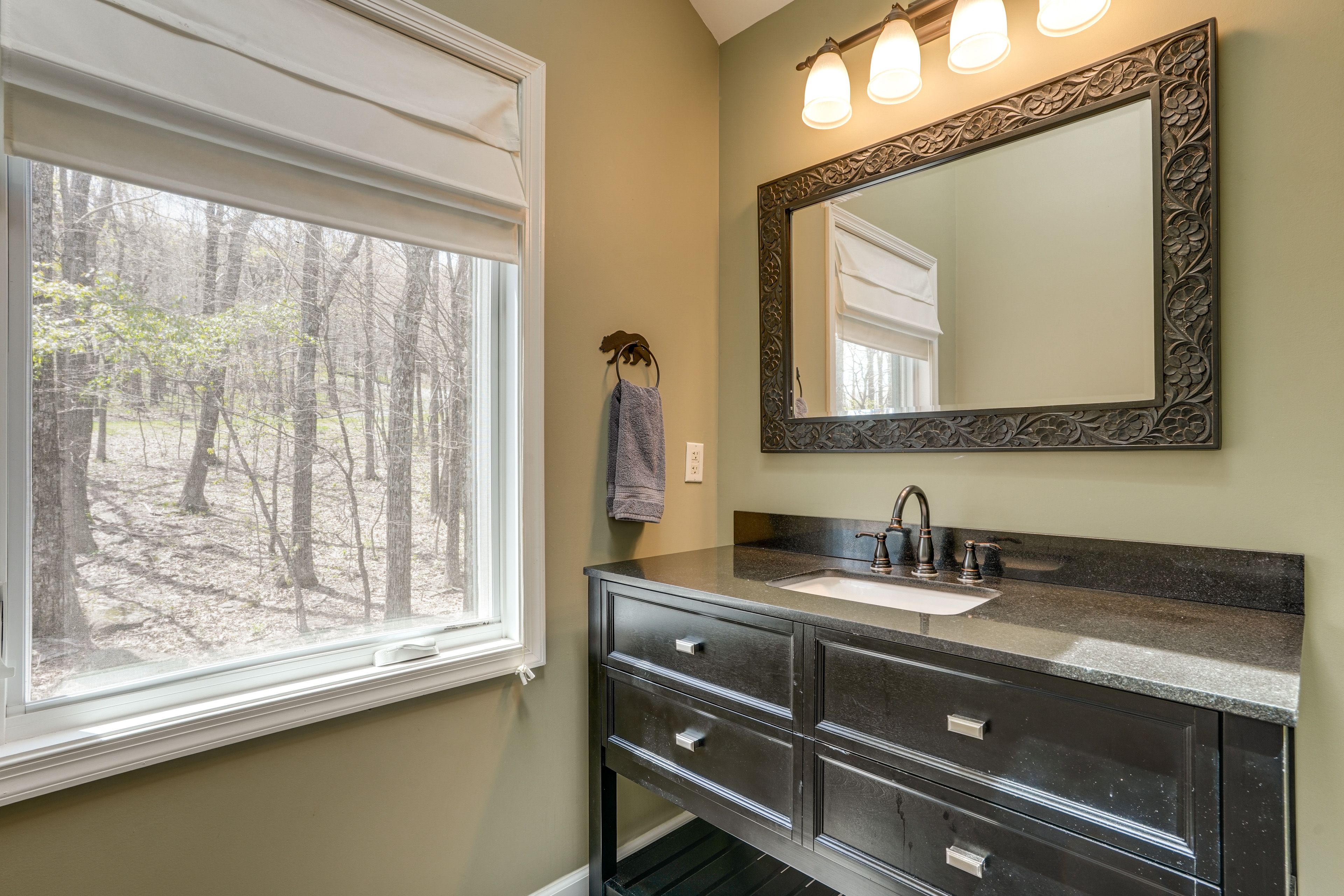 En-Suite Bathroom | 2nd Floor | Towels & Linens Provided