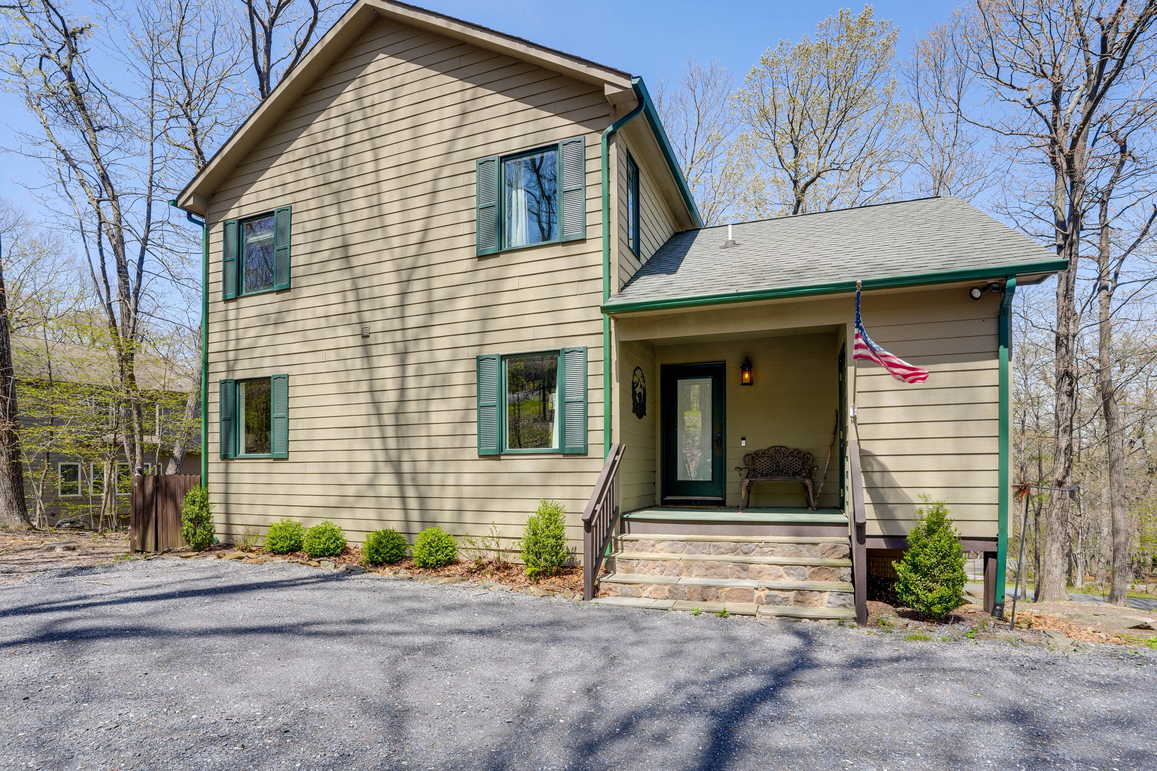 Exterior | Parking | Gravel Driveway (4 Vehicles)