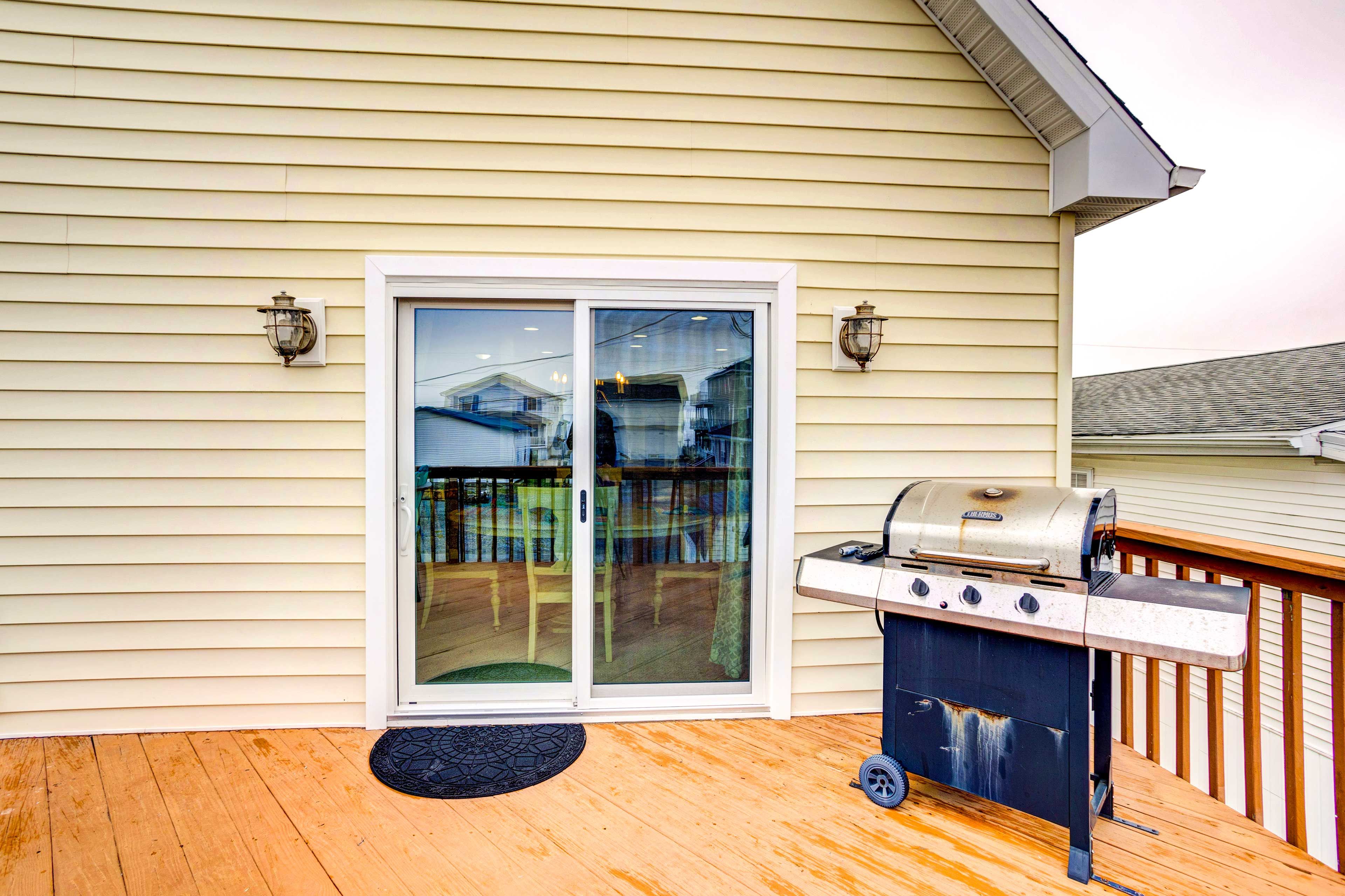 Deck | Gas Grill (Propane Provided)