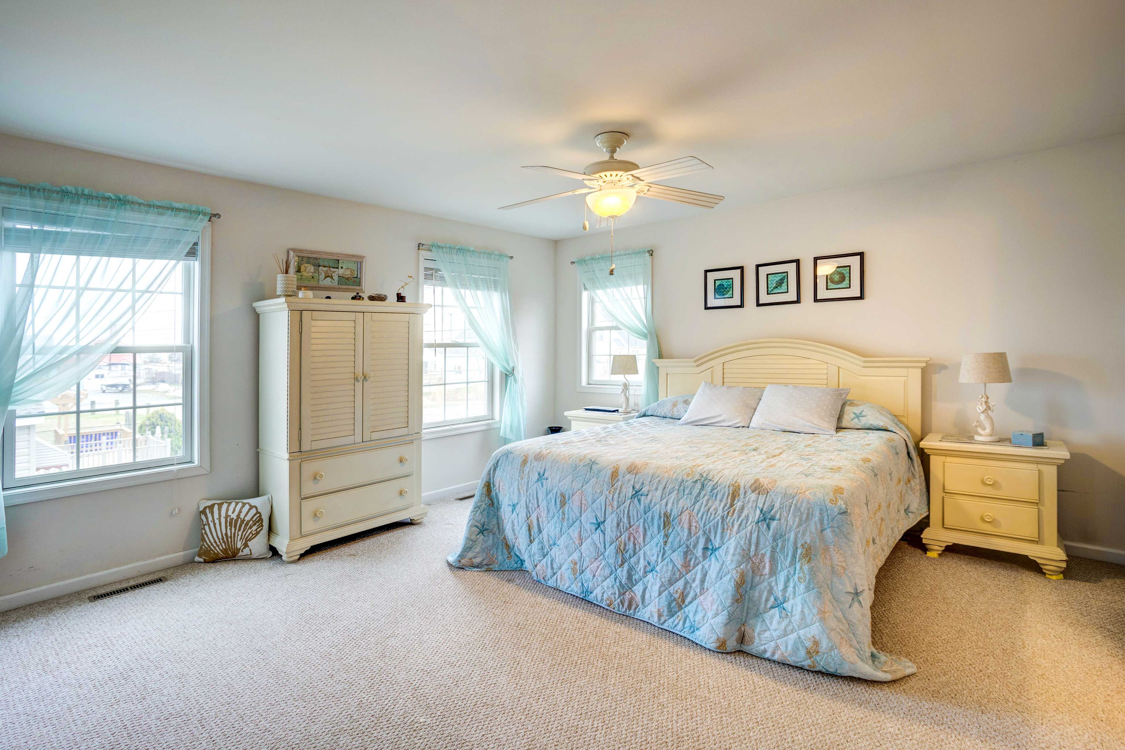 Bedroom 1 | Main Floor | King Bed | Pack 'n Play (Upon Request)