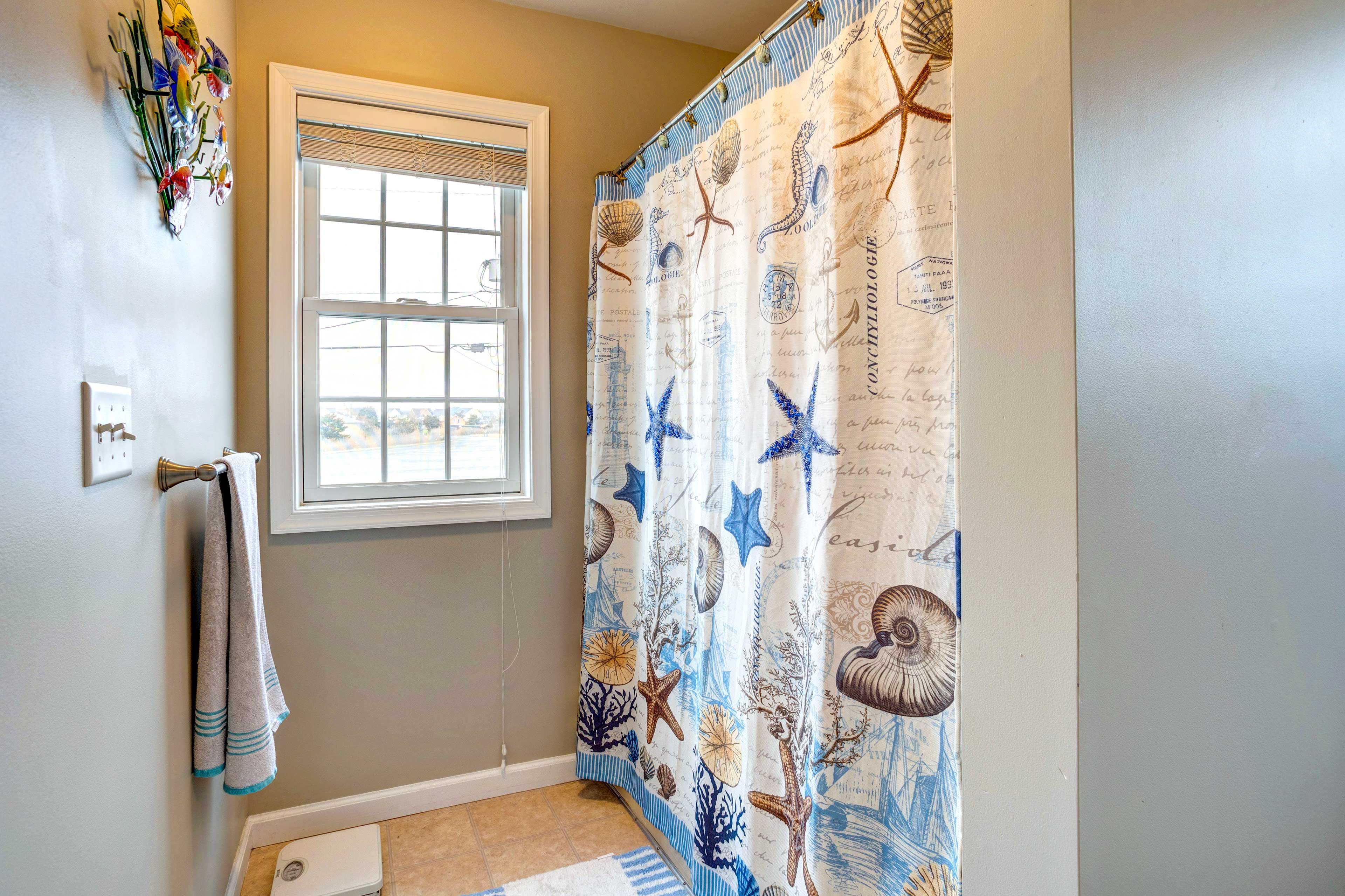 En-Suite Bathroom | Complimentary Toiletries | Towels Provided