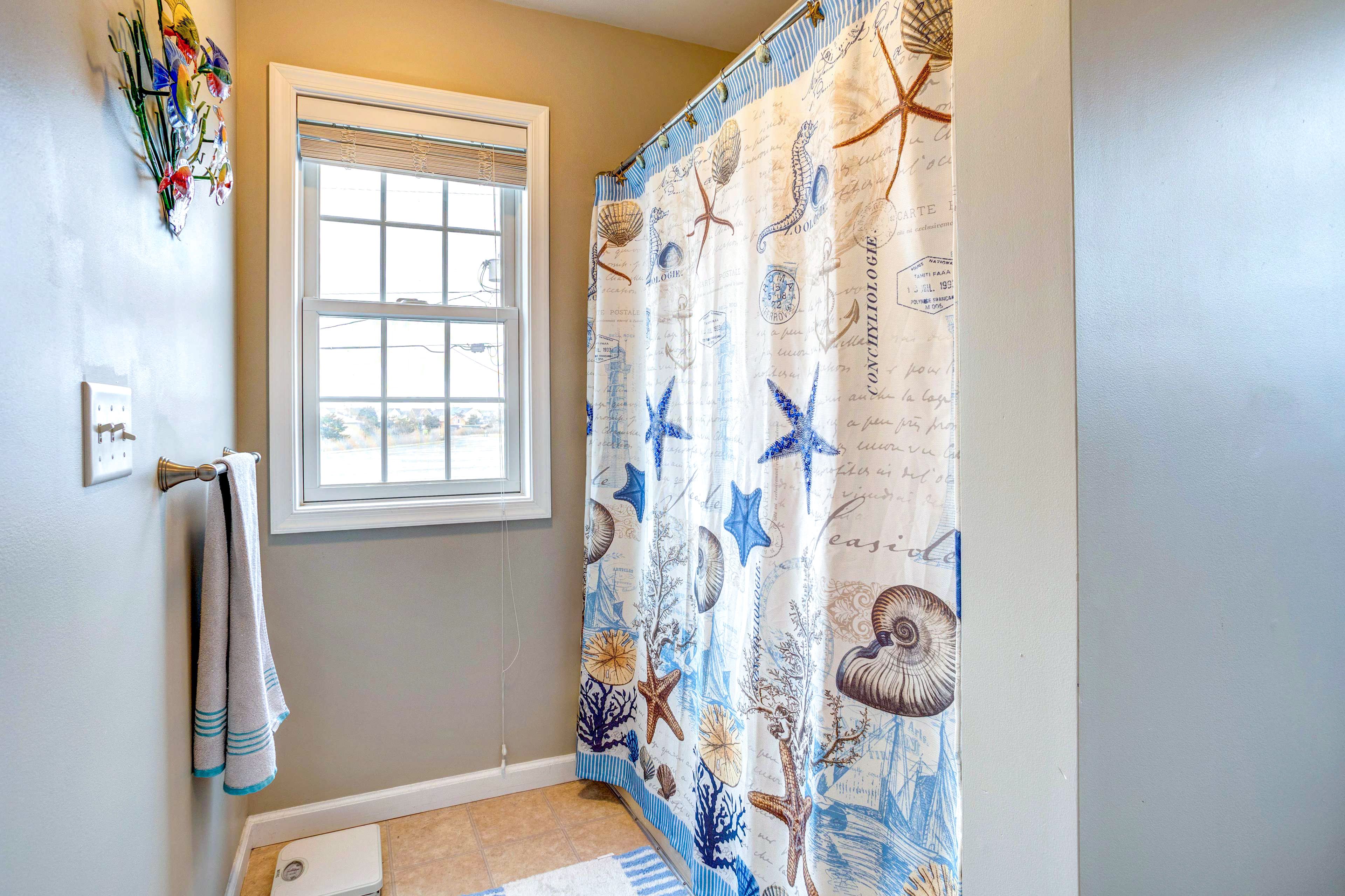 En-Suite Bathroom | Complimentary Toiletries | Towels Provided