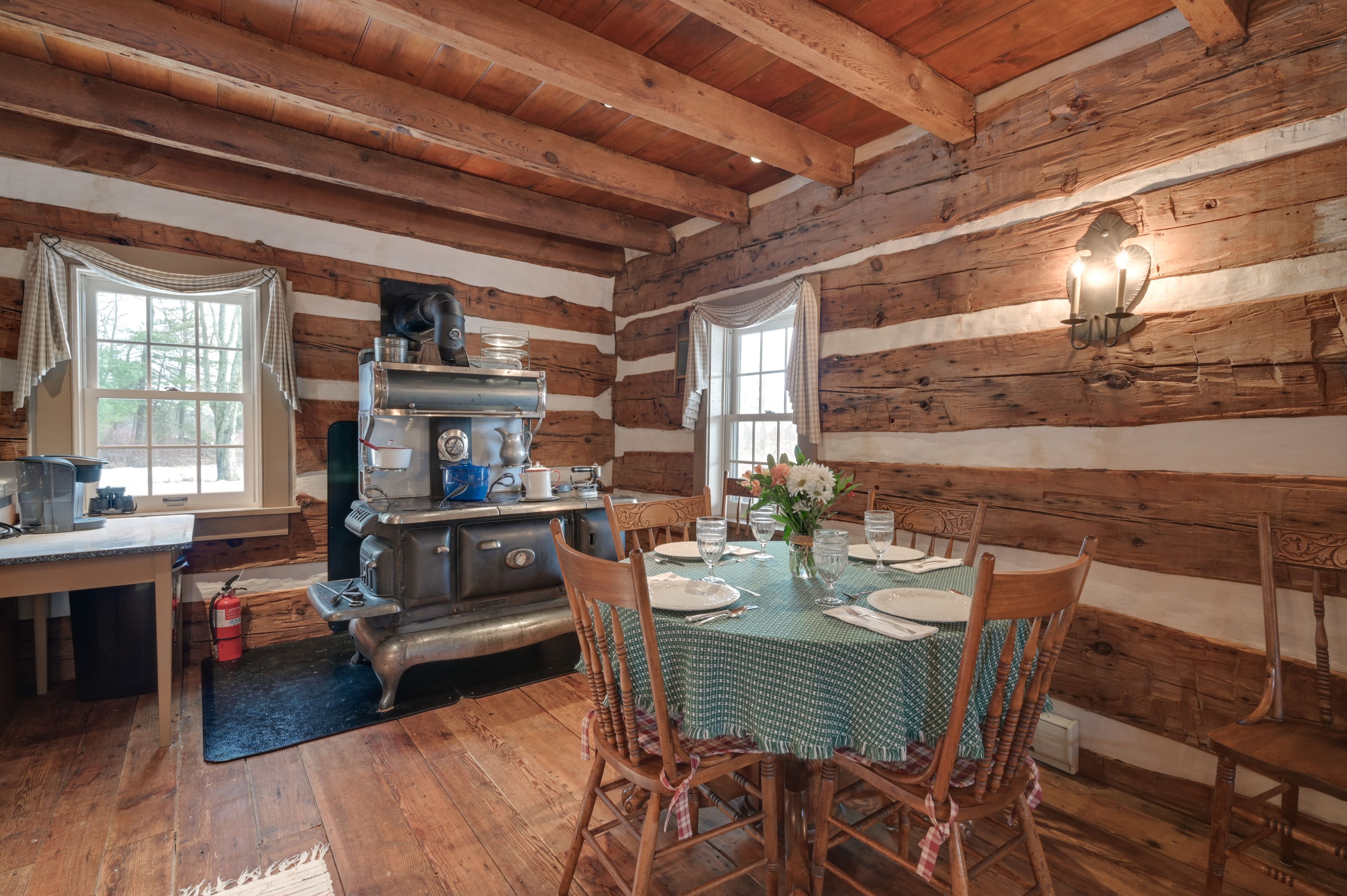 Dining Area | Dishware & Flatware Provided