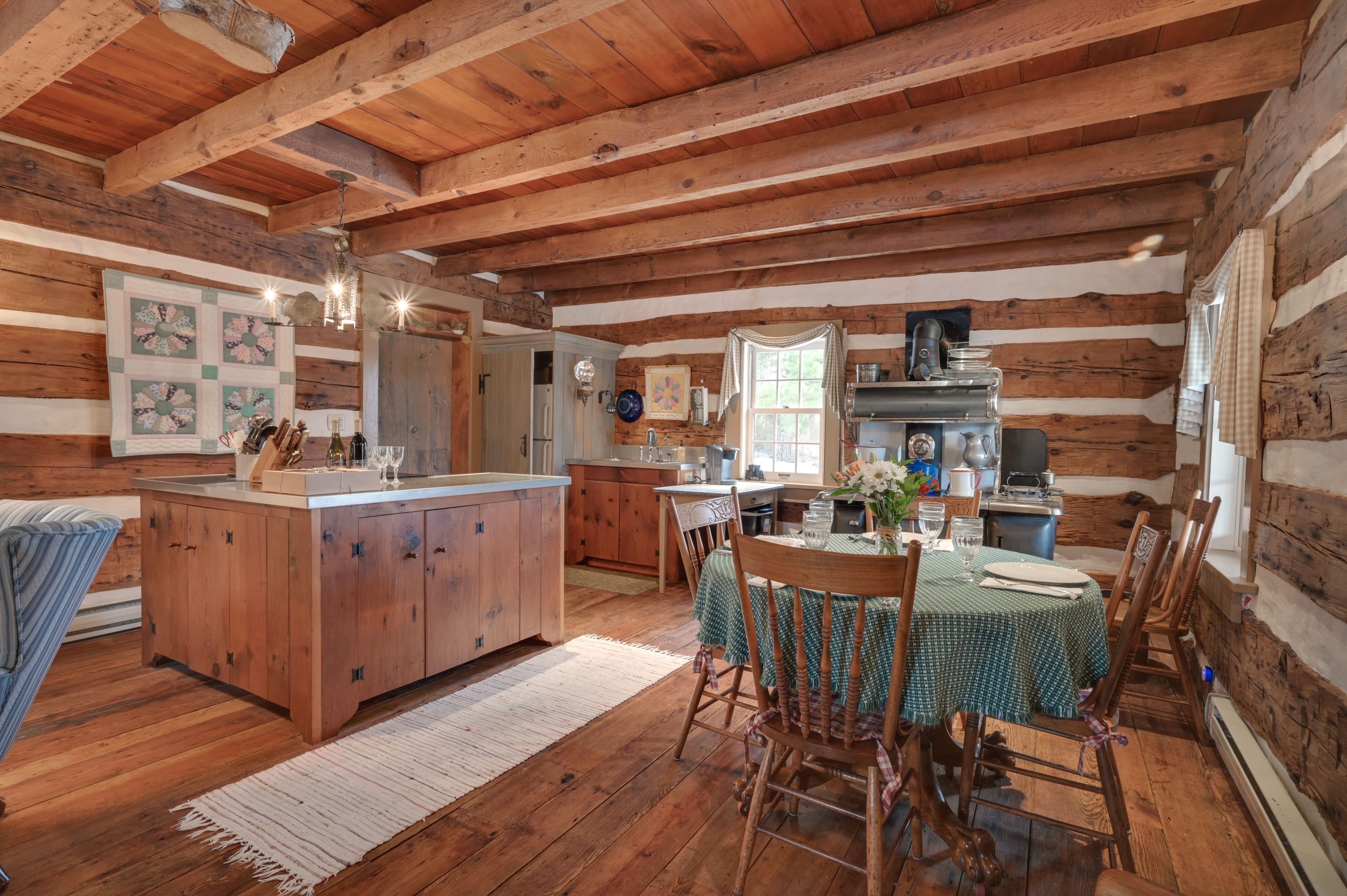 Dining Area | Dishware & Flatware Provided