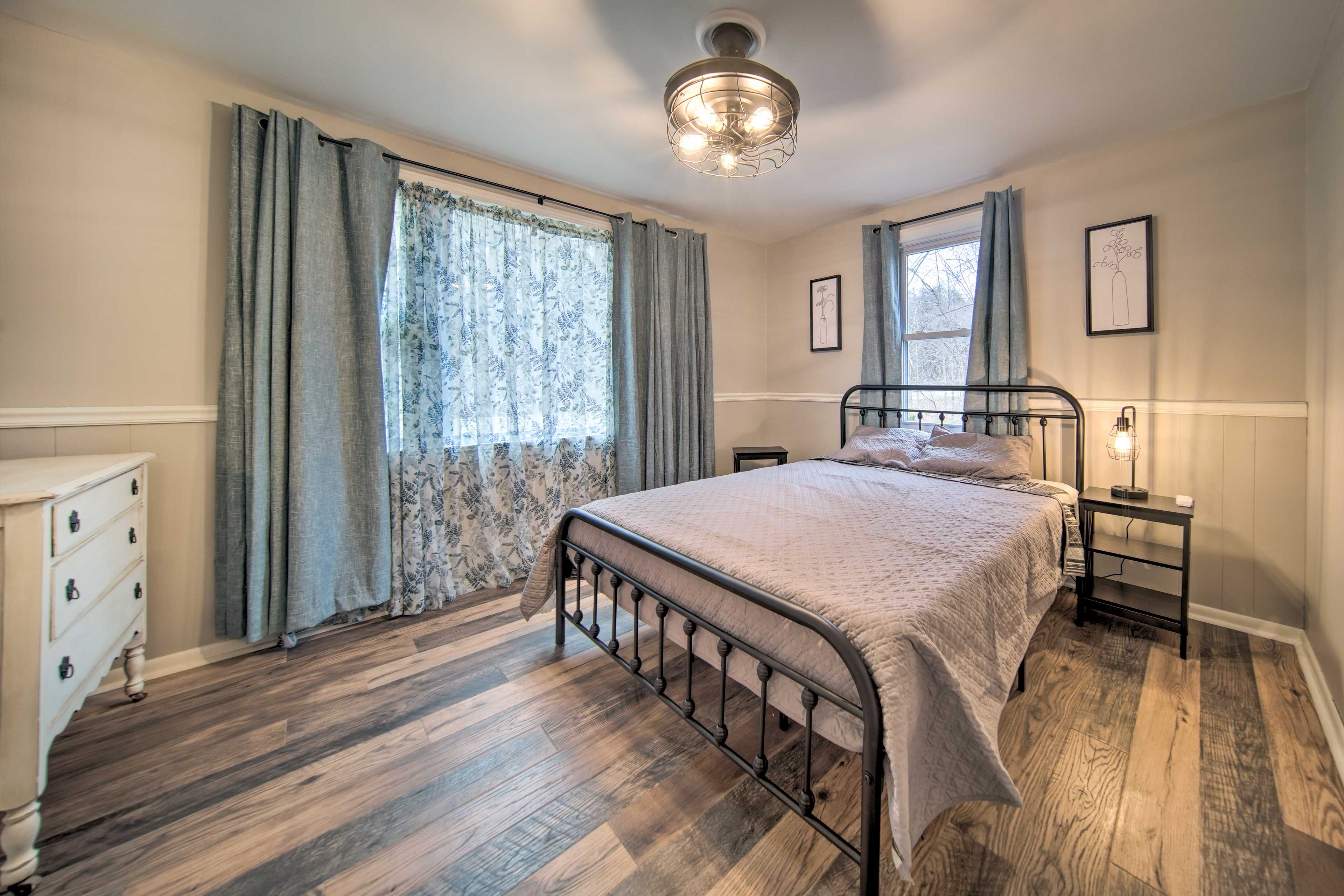 Bedroom 1 | Queen Bed | Linens Provided
