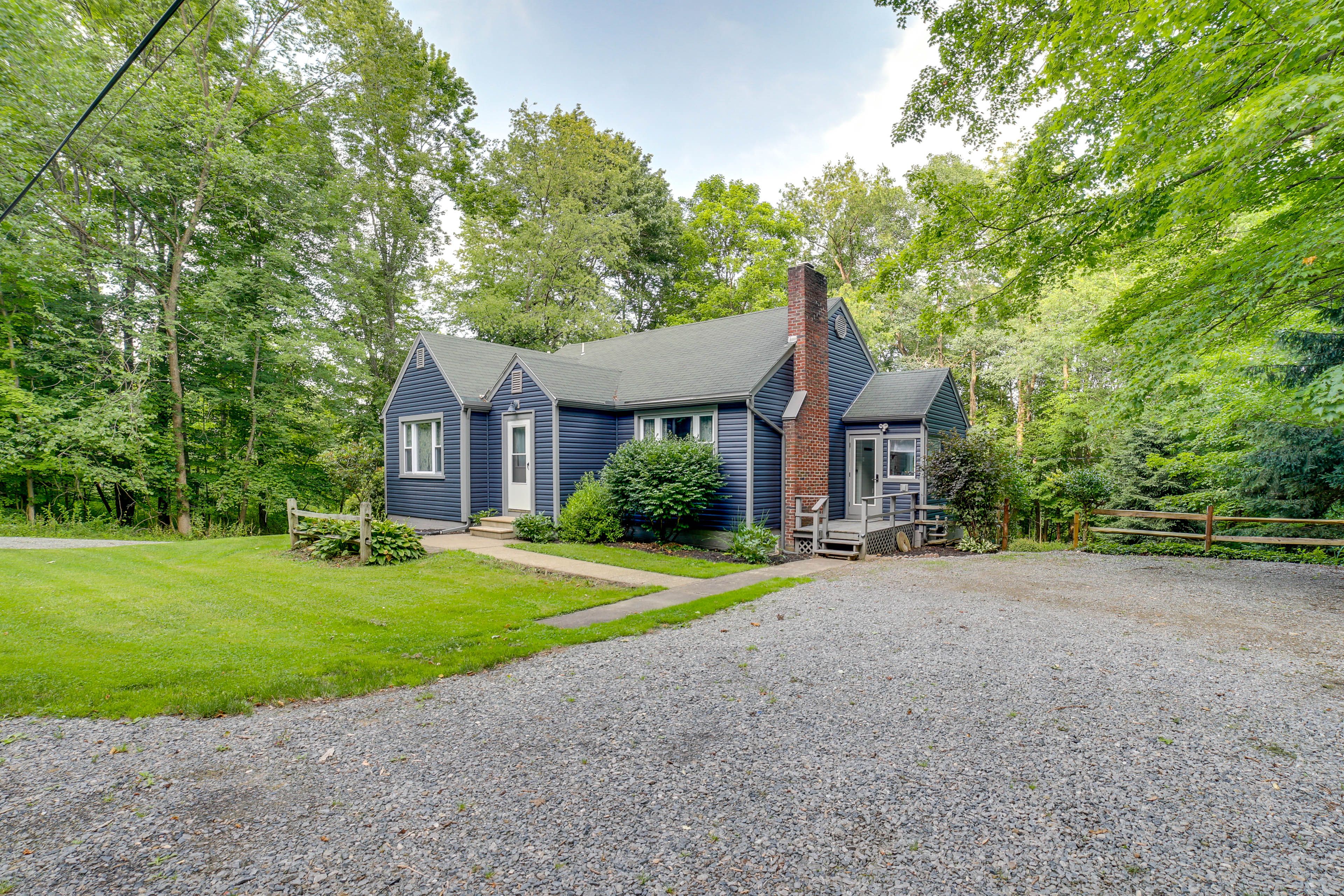 Home Exterior | Parking | Driveway (4 Vehicles)