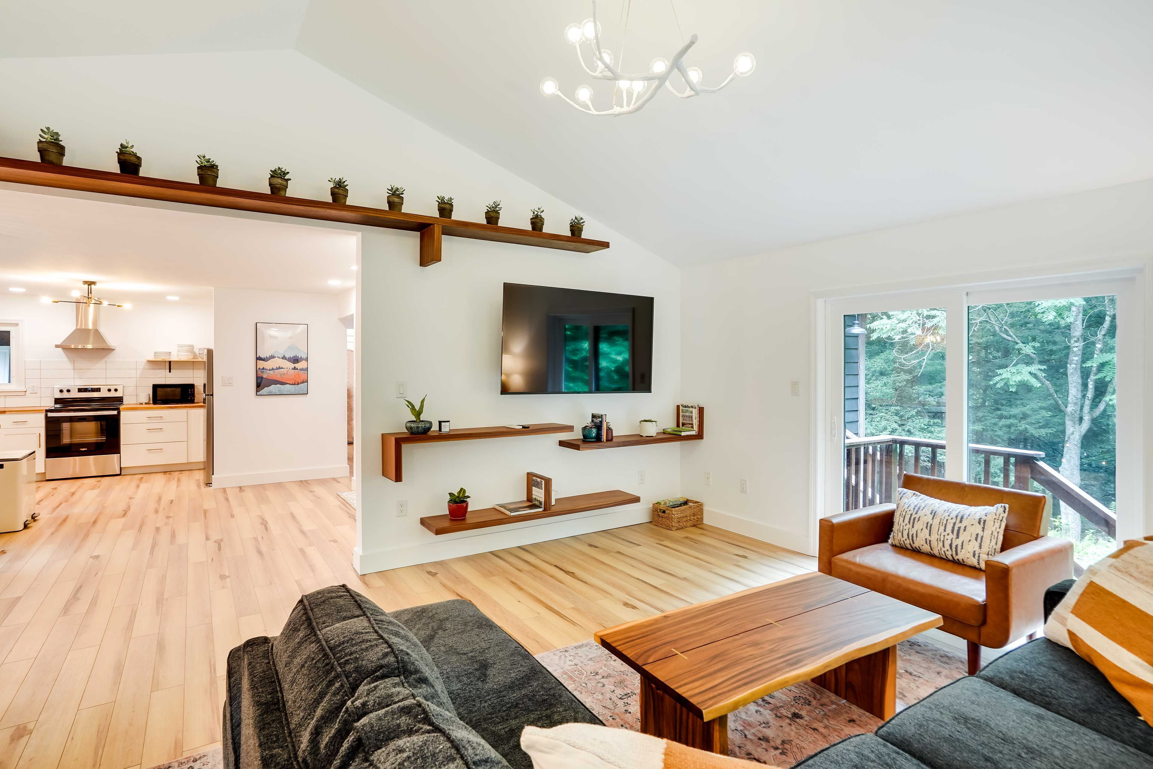 Saugerties Vacation Rental | 1BR | 1BA | Stairs to Enter | 1,000 Sq Ft