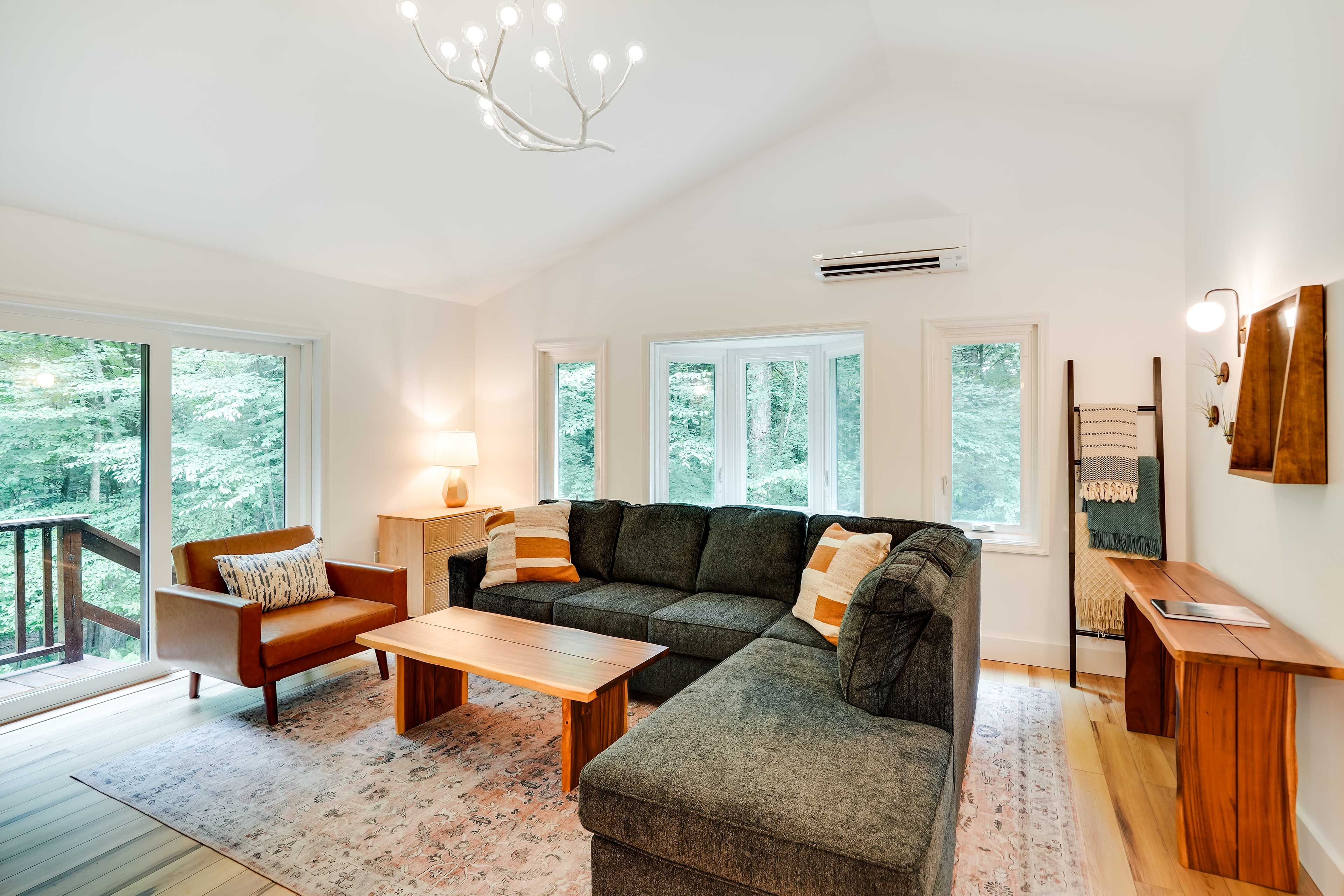 Living Room | Main Level | Full Sleeper Sofa | Smart TV