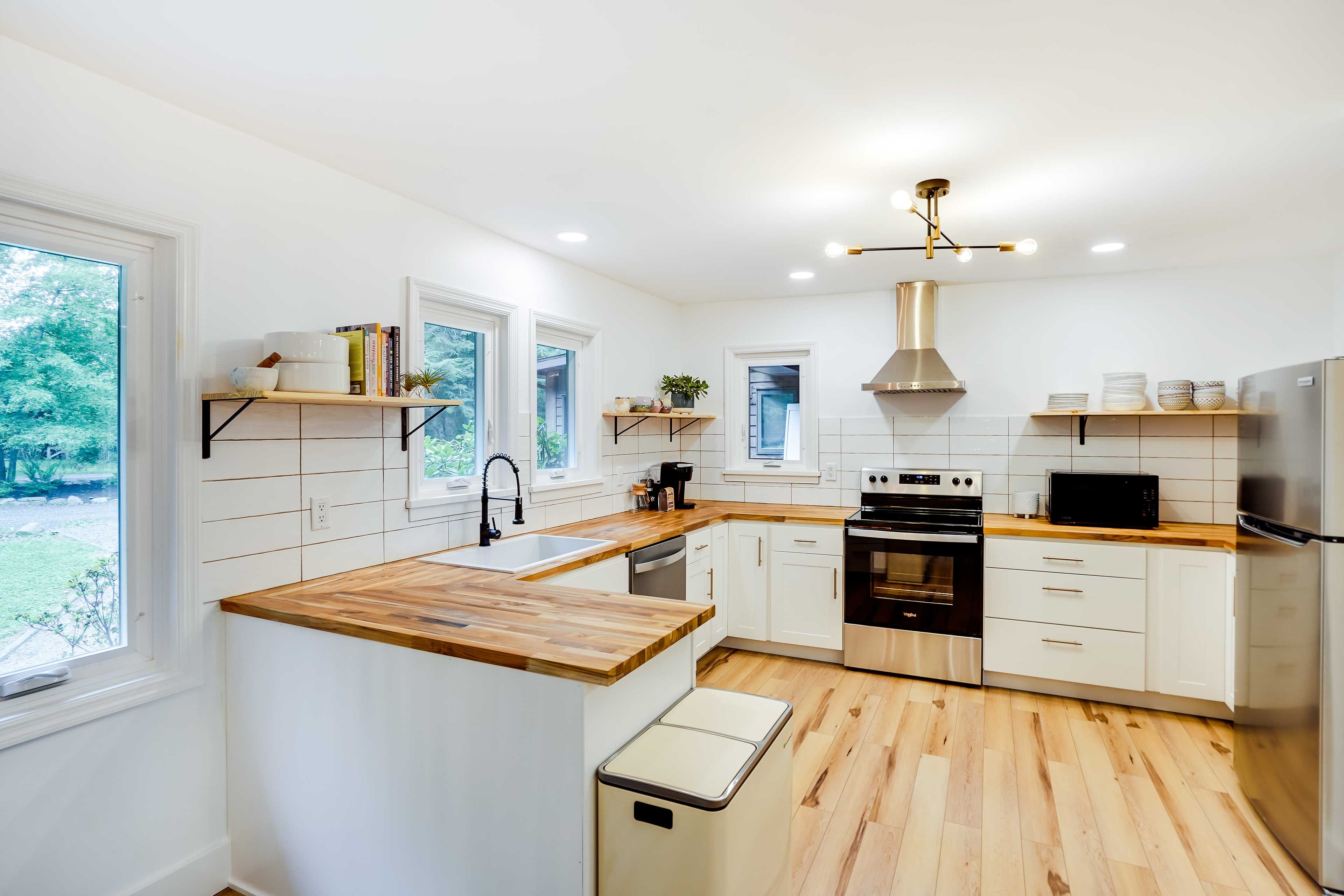 Kitchen | Main Level | Complimentary Spices | Cooking Basics