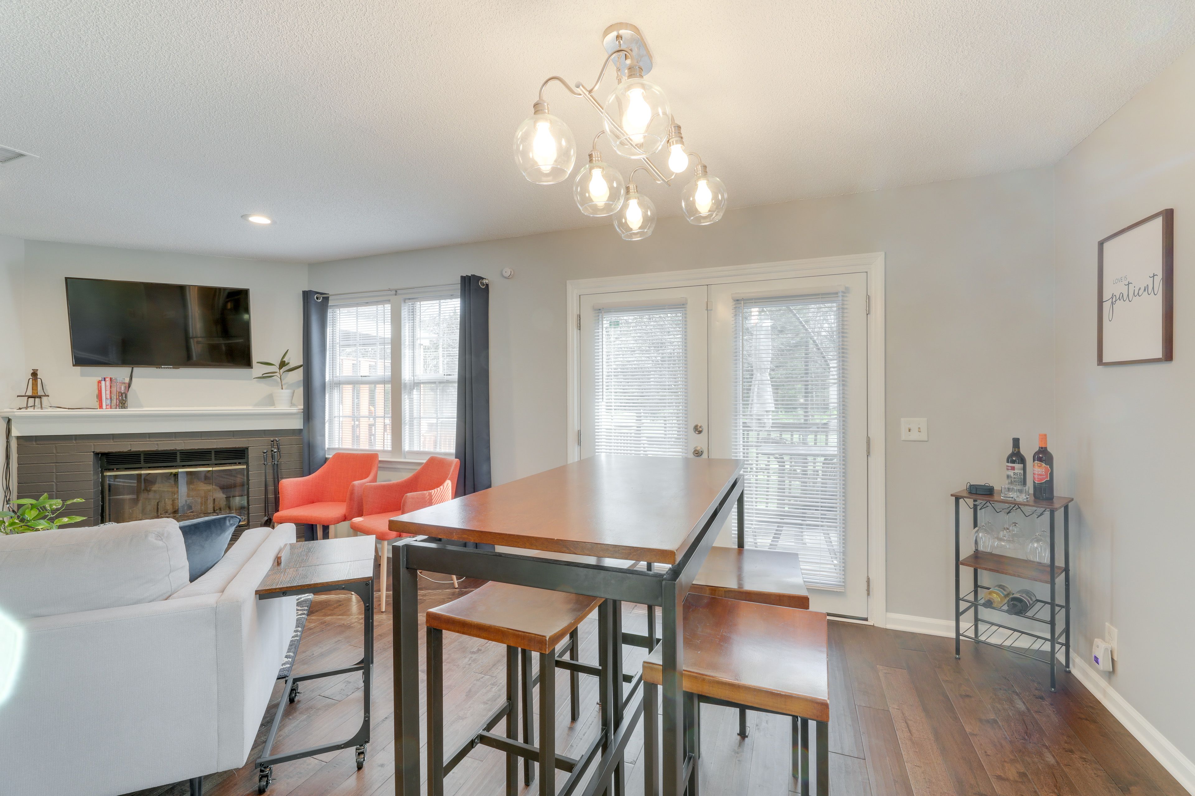Dining Area | Dishware/Flatware