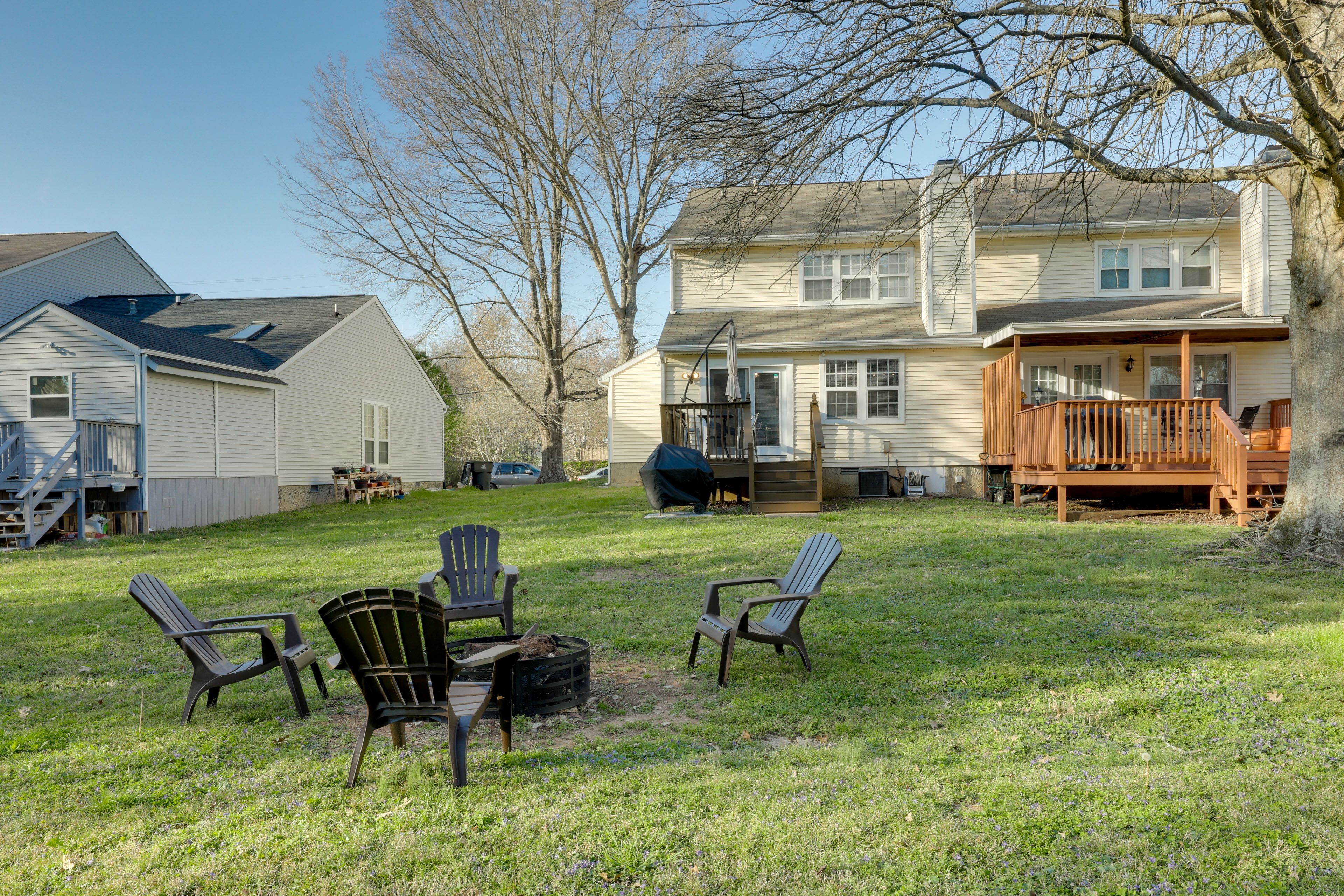 Townhome Exterior | Wood-Burning Fire Pit | Private Yard