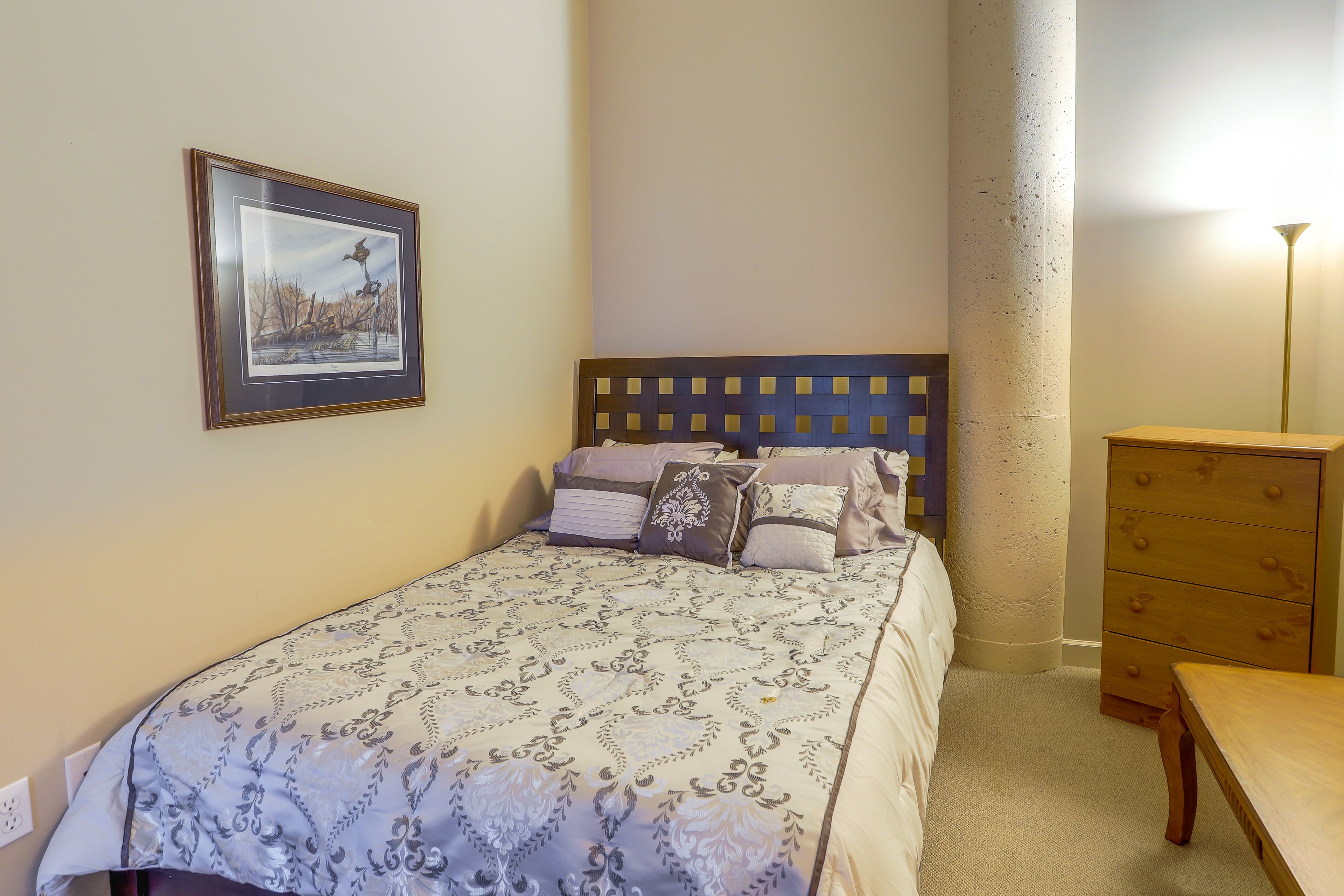 Bedroom 2 | Queen Bed | Flat-Screen TV