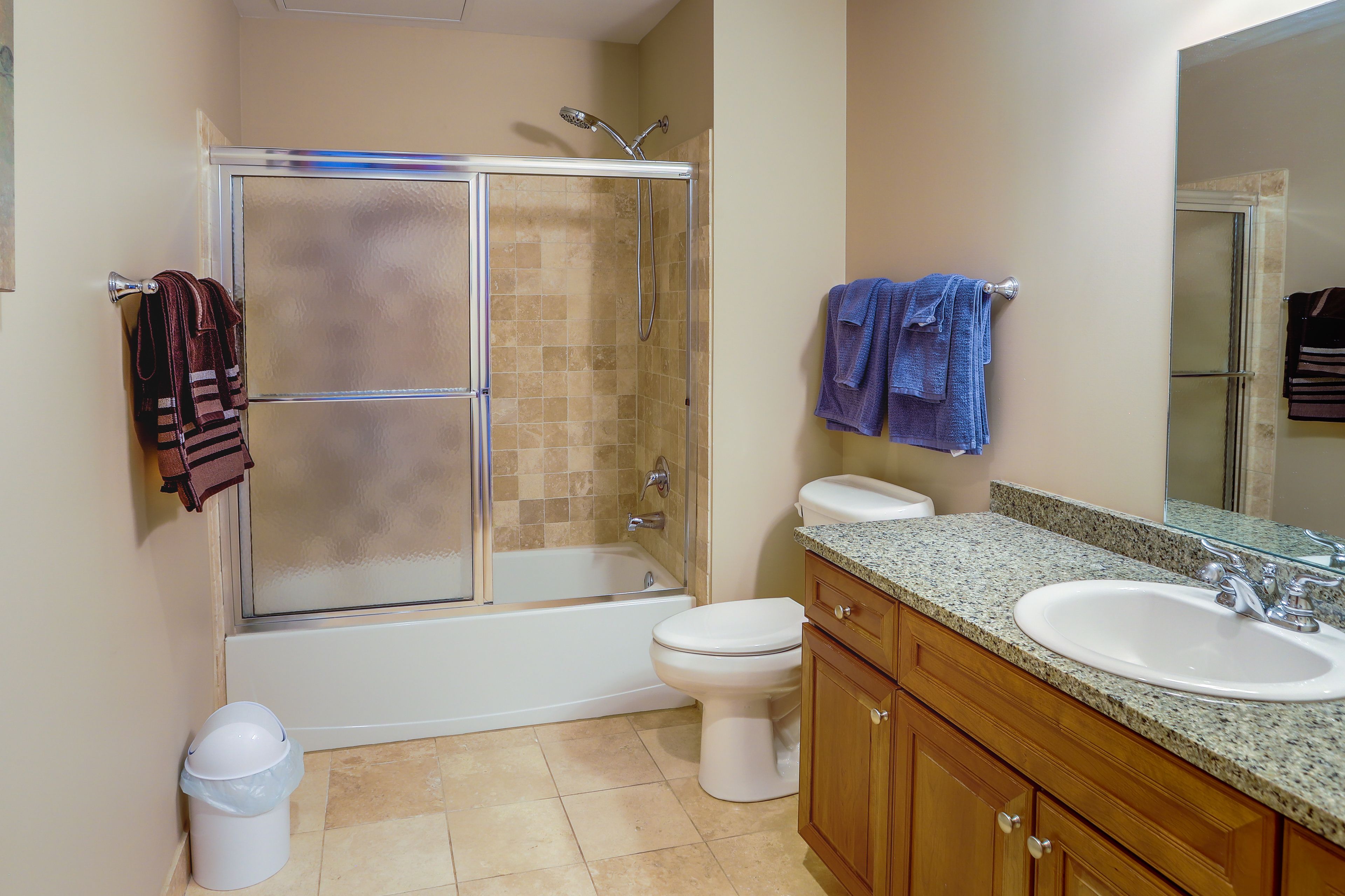 Full Bathroom | Towels Provided | Complimentary Toiletries