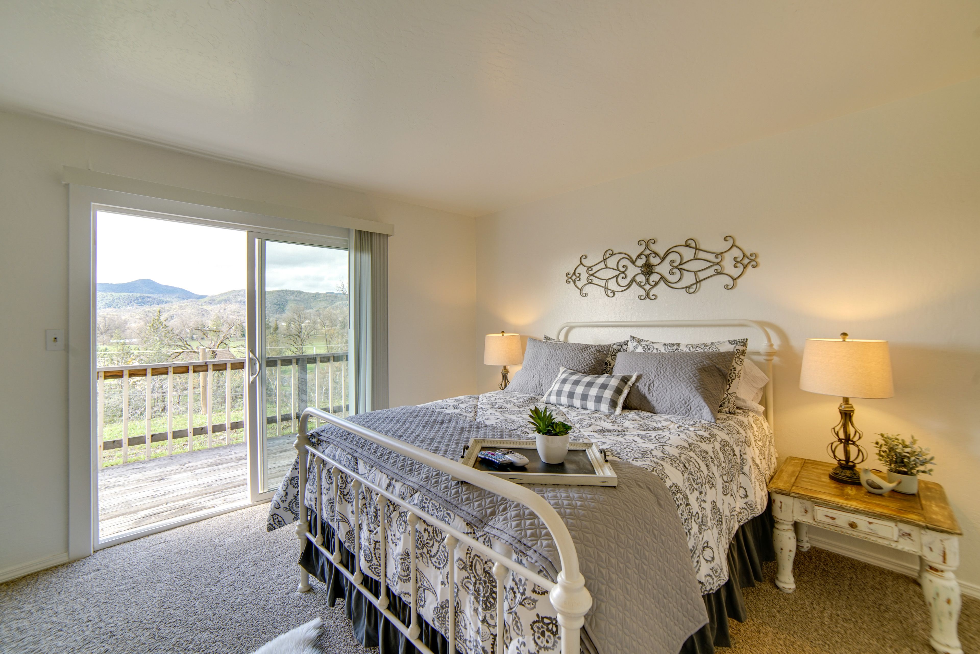 Bedroom 1 | Queen Bed | Linens Provided | En-Suite Bathroom