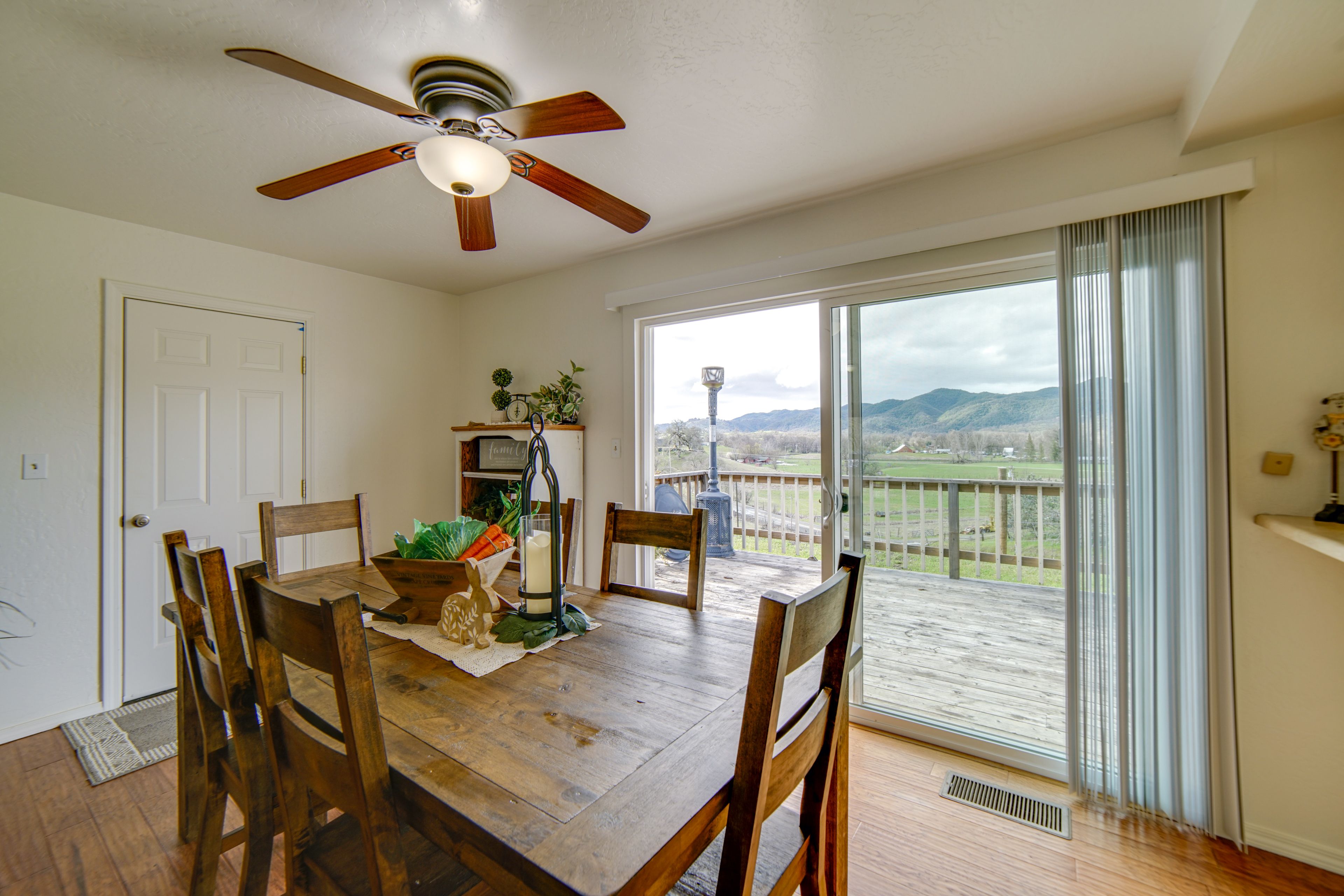 Dining Area | Dishware/Flatware Provided | Free WiFi