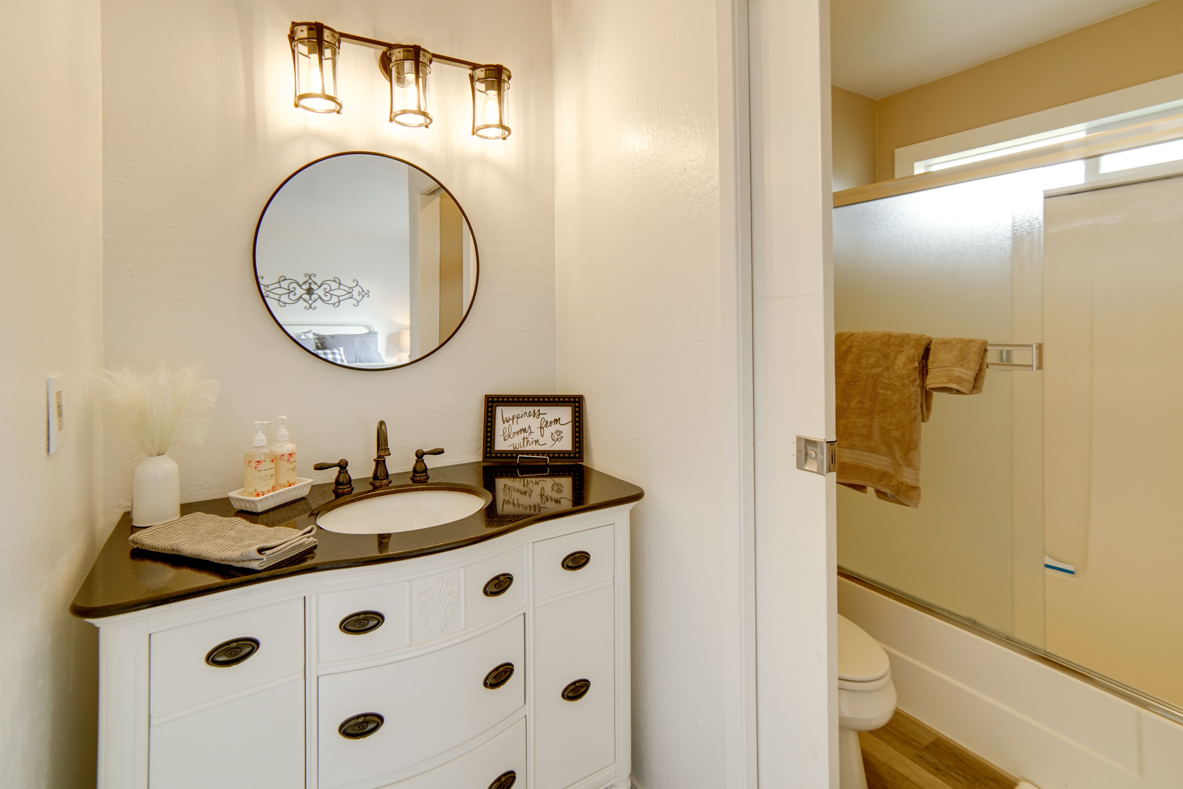 En-Suite Bathroom | Towels Provided | Complimentary Toiletries