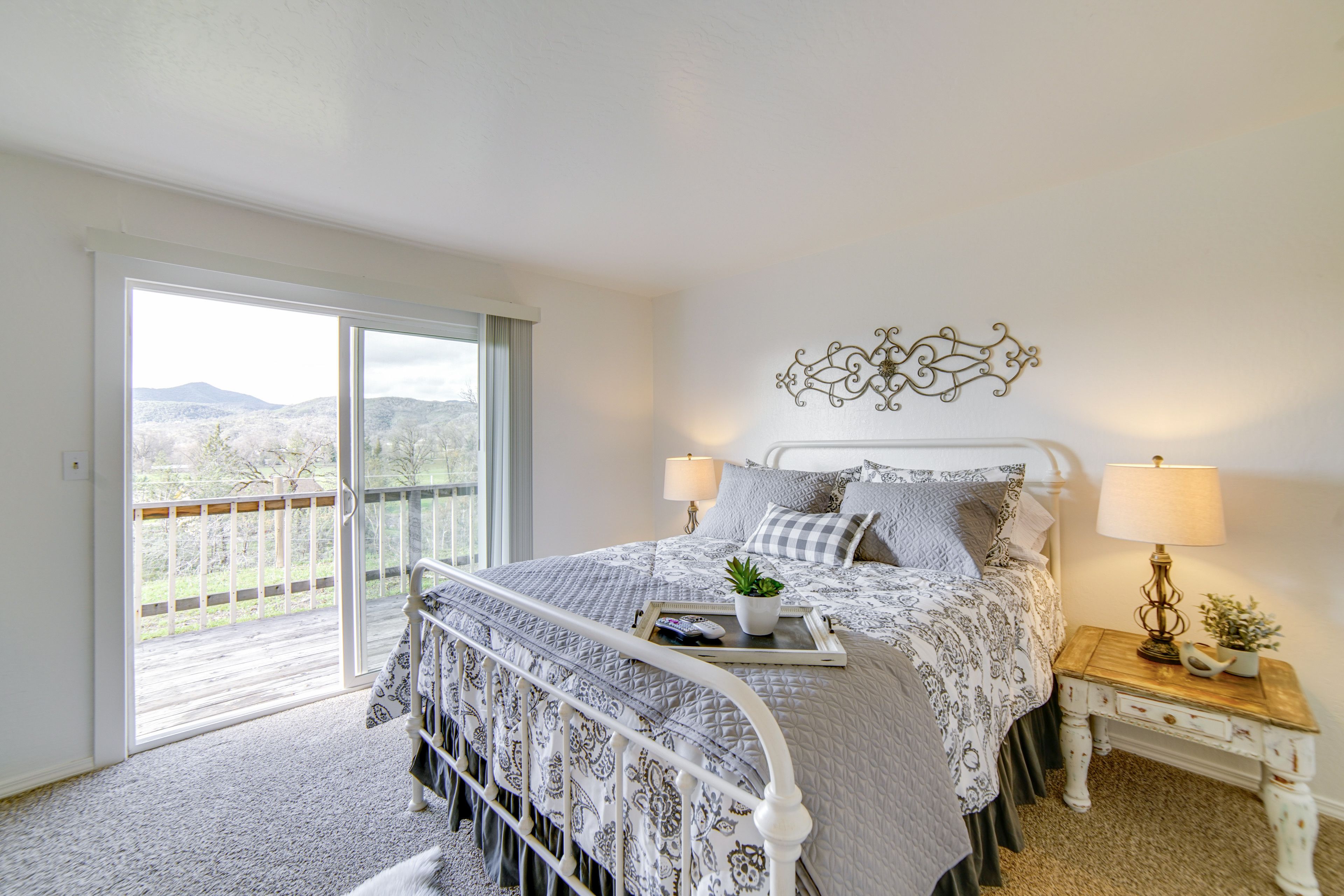 Bedroom 1 | Queen Bed | Linens Provided | En-Suite Bathroom