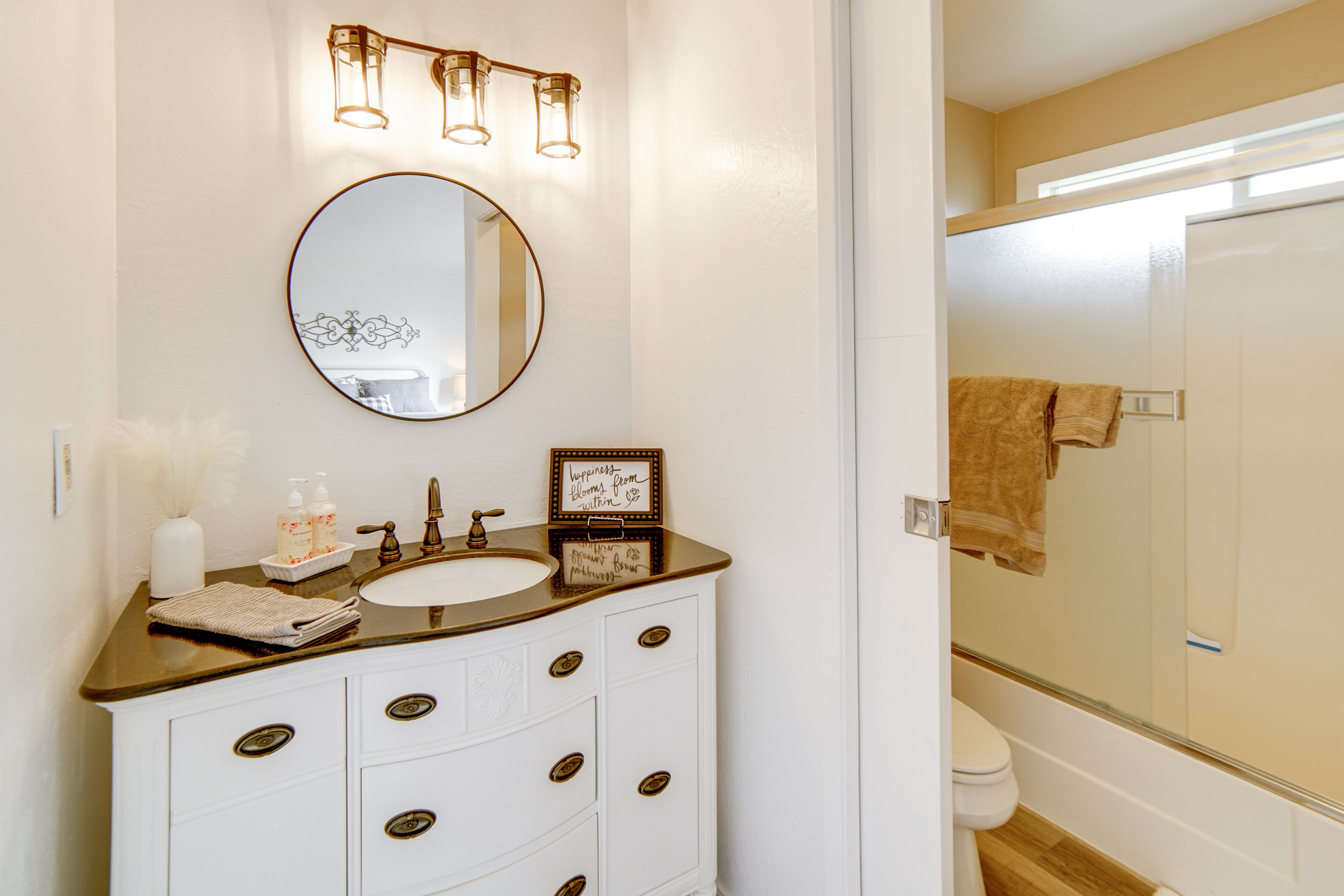 En-Suite Bathroom | Towels Provided | Complimentary Toiletries