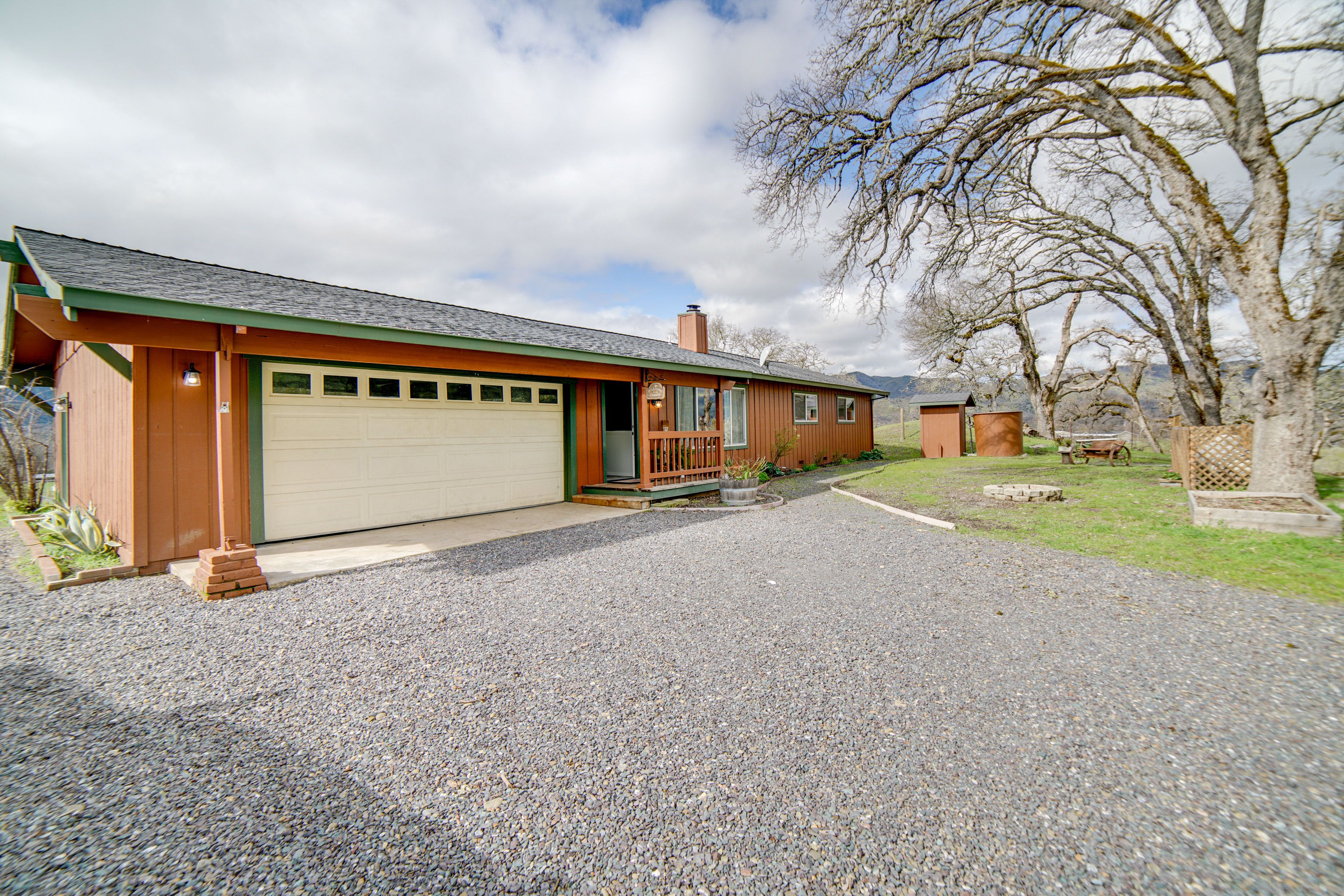 Parking | Garage (1 Vehicle) | Driveway (4 Vehicles) | RV/Trailer/Boat Parking