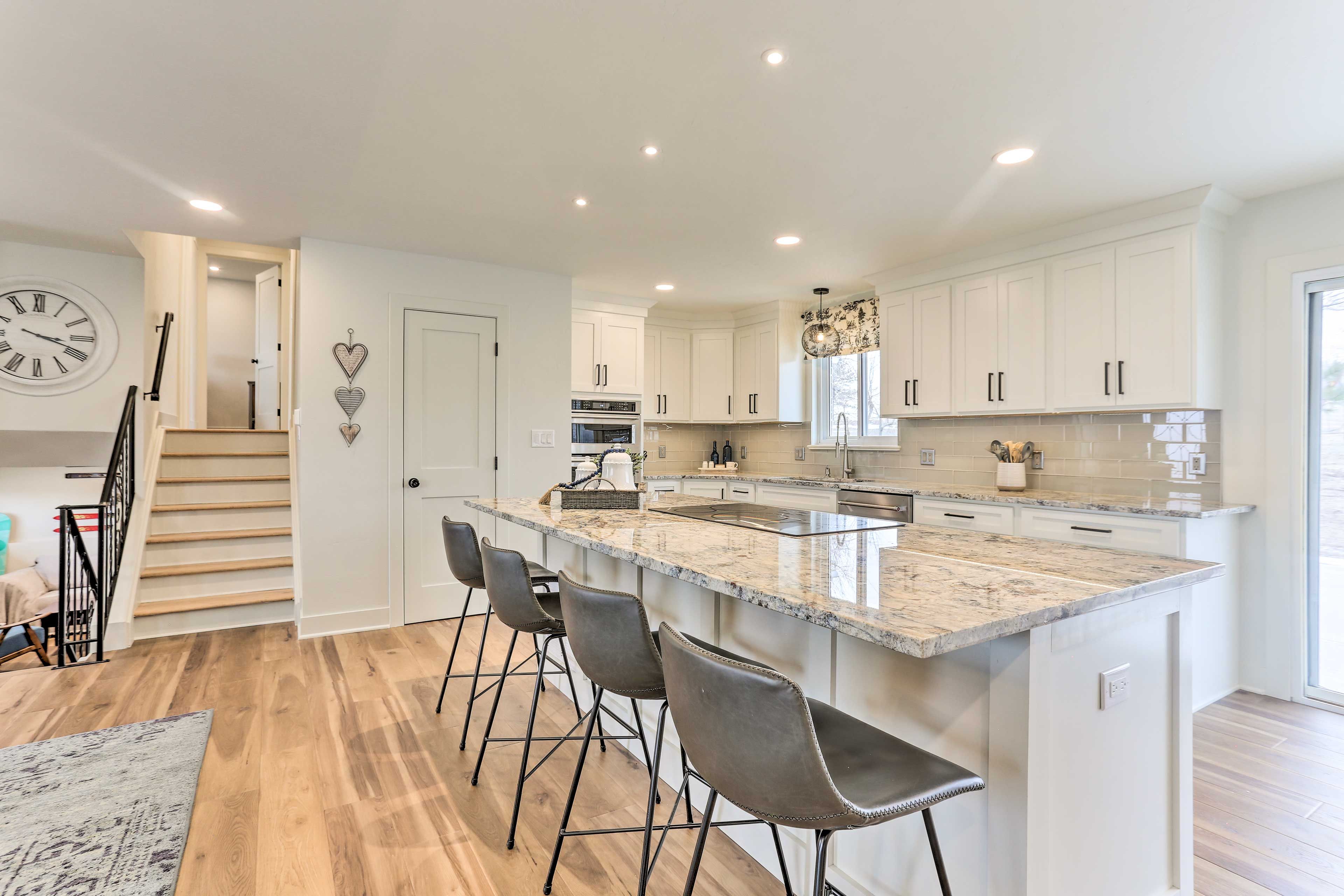 Kitchen | Microwave | Ice Maker