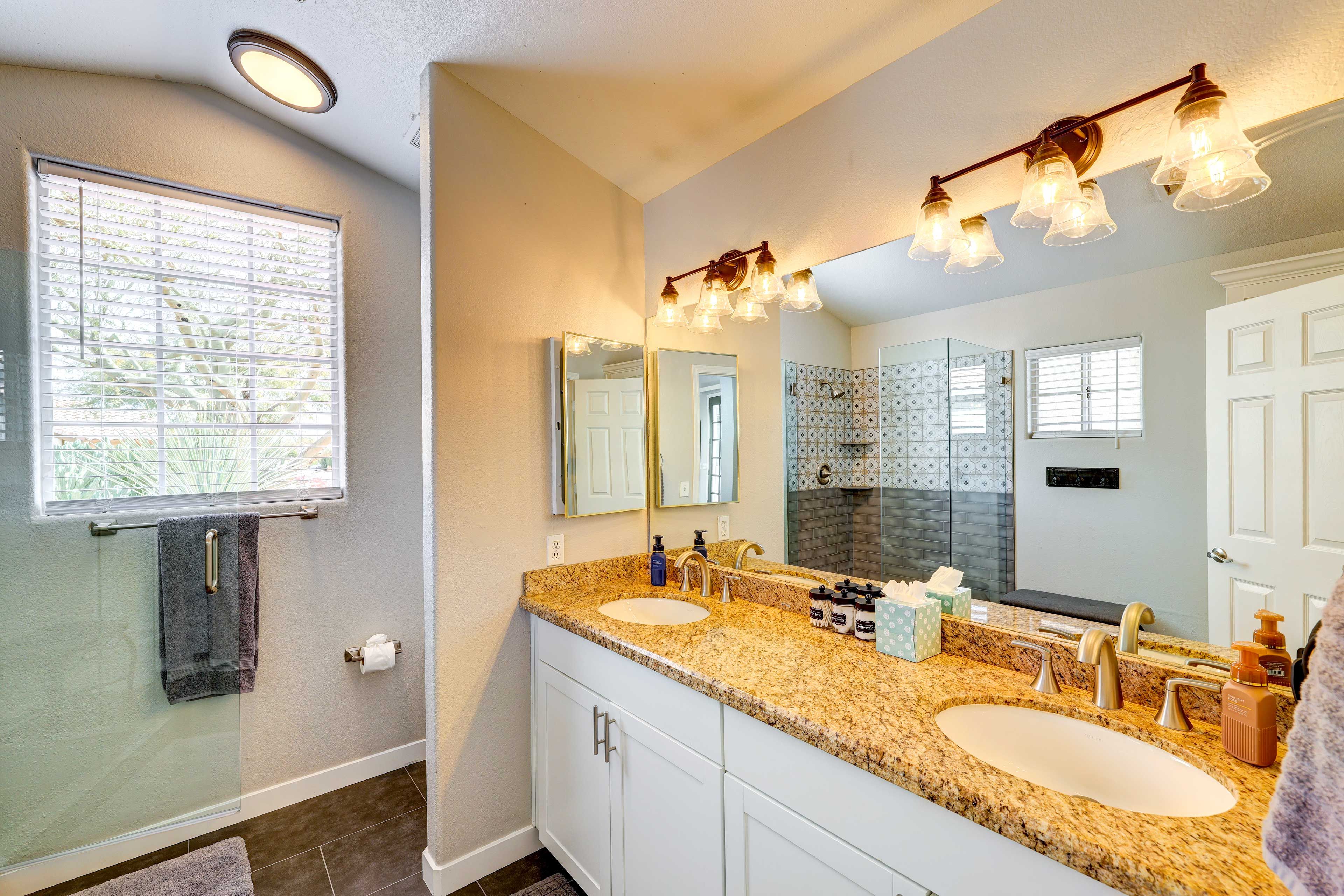 En-Suite Bathroom | Towels Provided | Hair Dryer