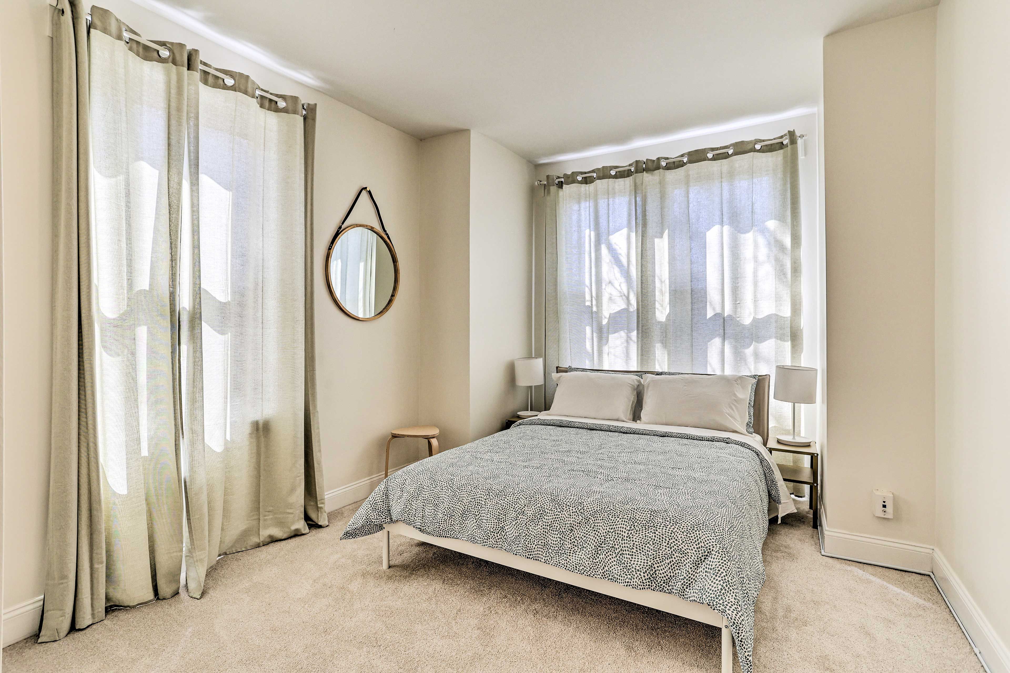 Bedroom 2 | Queen Bed | 2nd Floor | Hangers