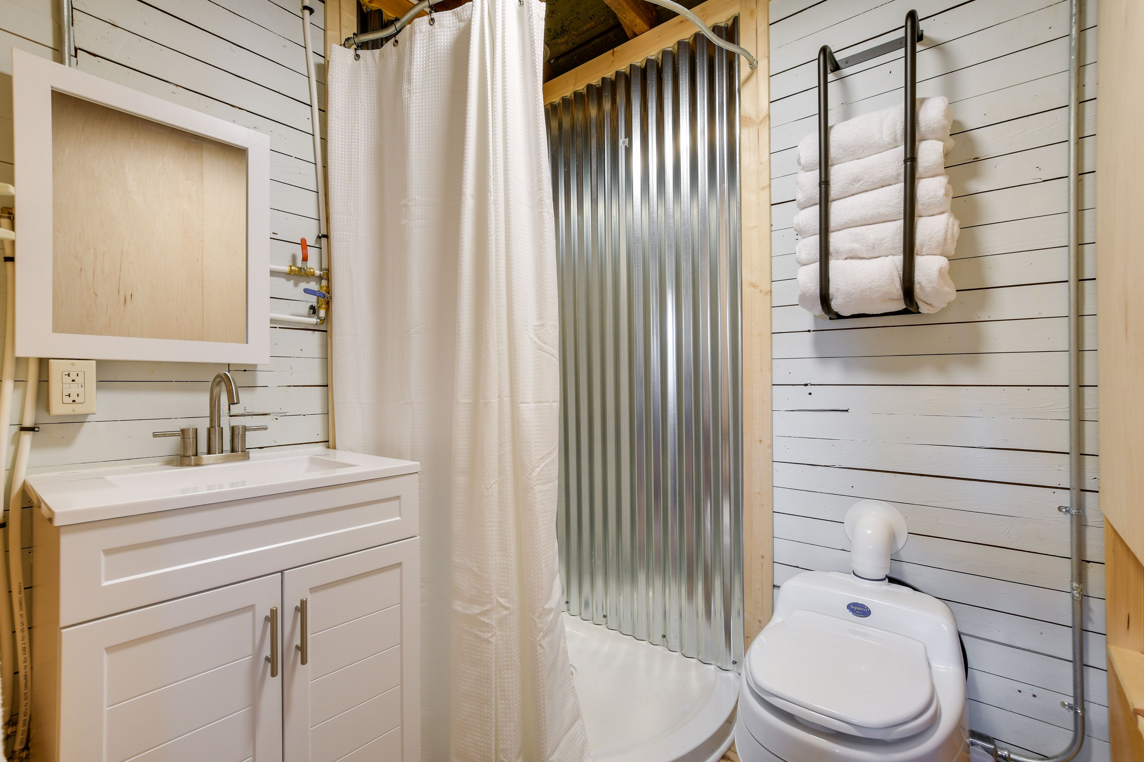 Bathroom | Complimentary Toiletries | Towels Provided | Compost Toilet
