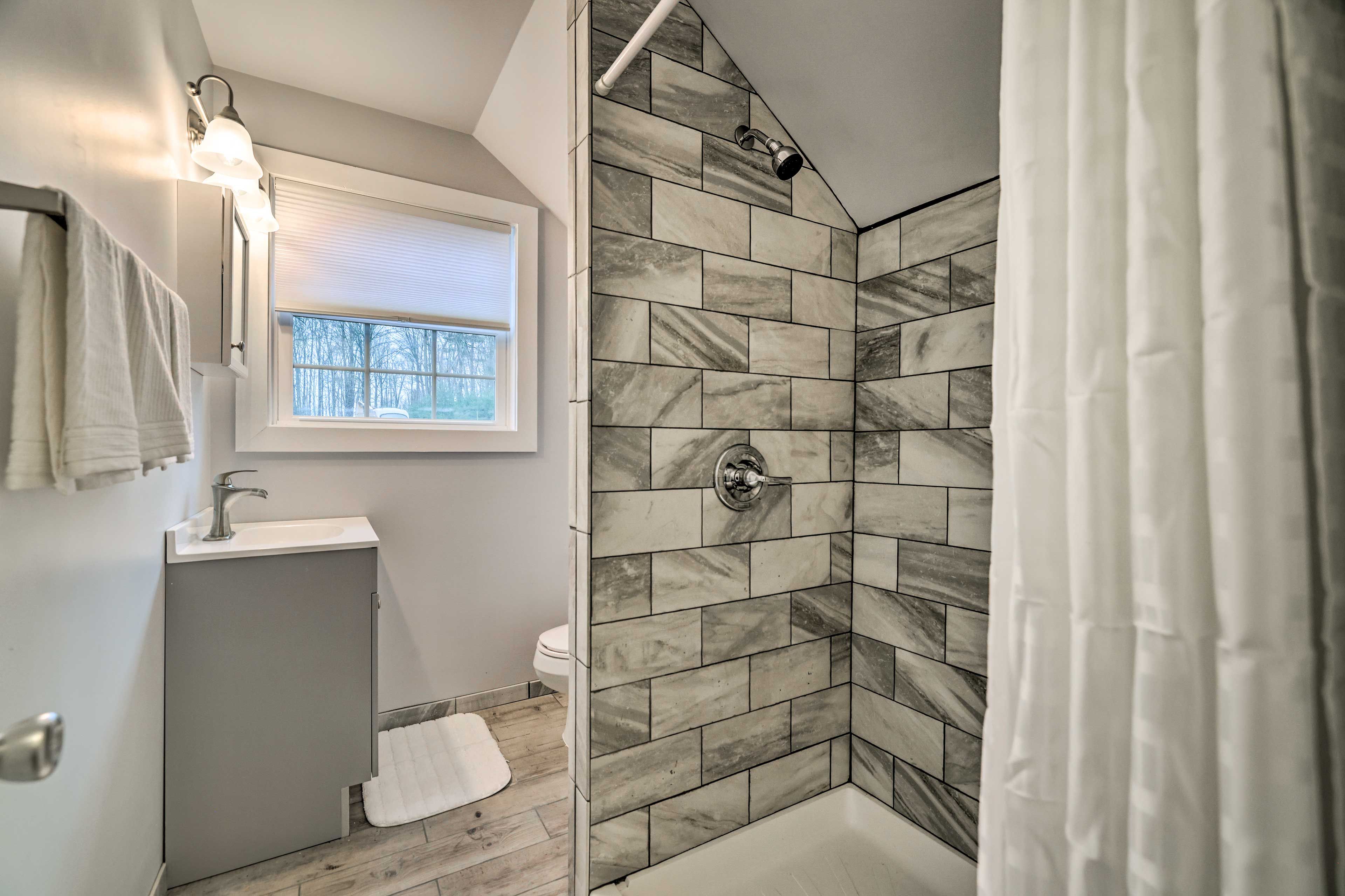 Full Bath | Complimentary Toiletries | Towels Provided | 2nd Floor