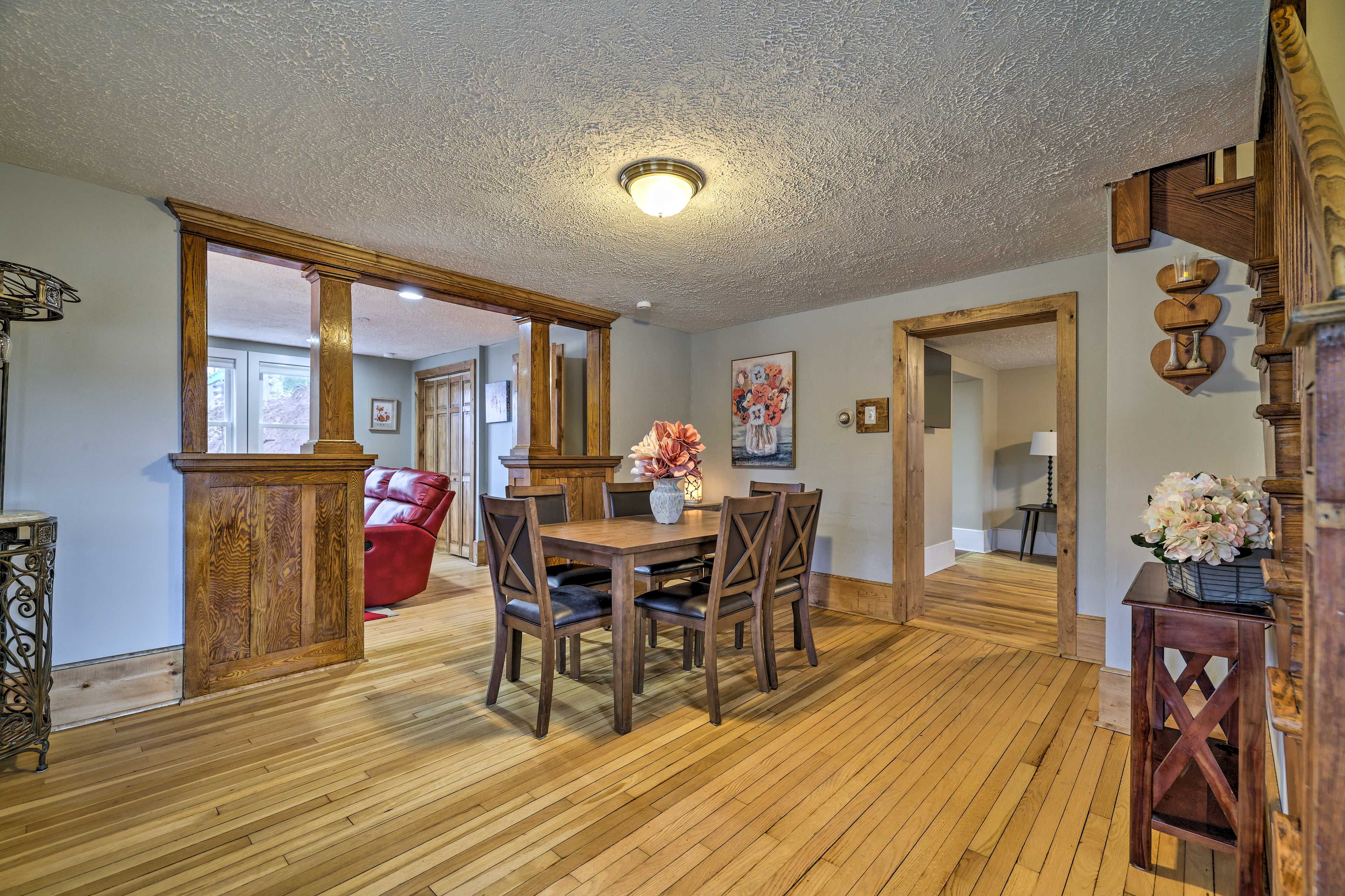 Dining Room | Dishware & Flatware Provided