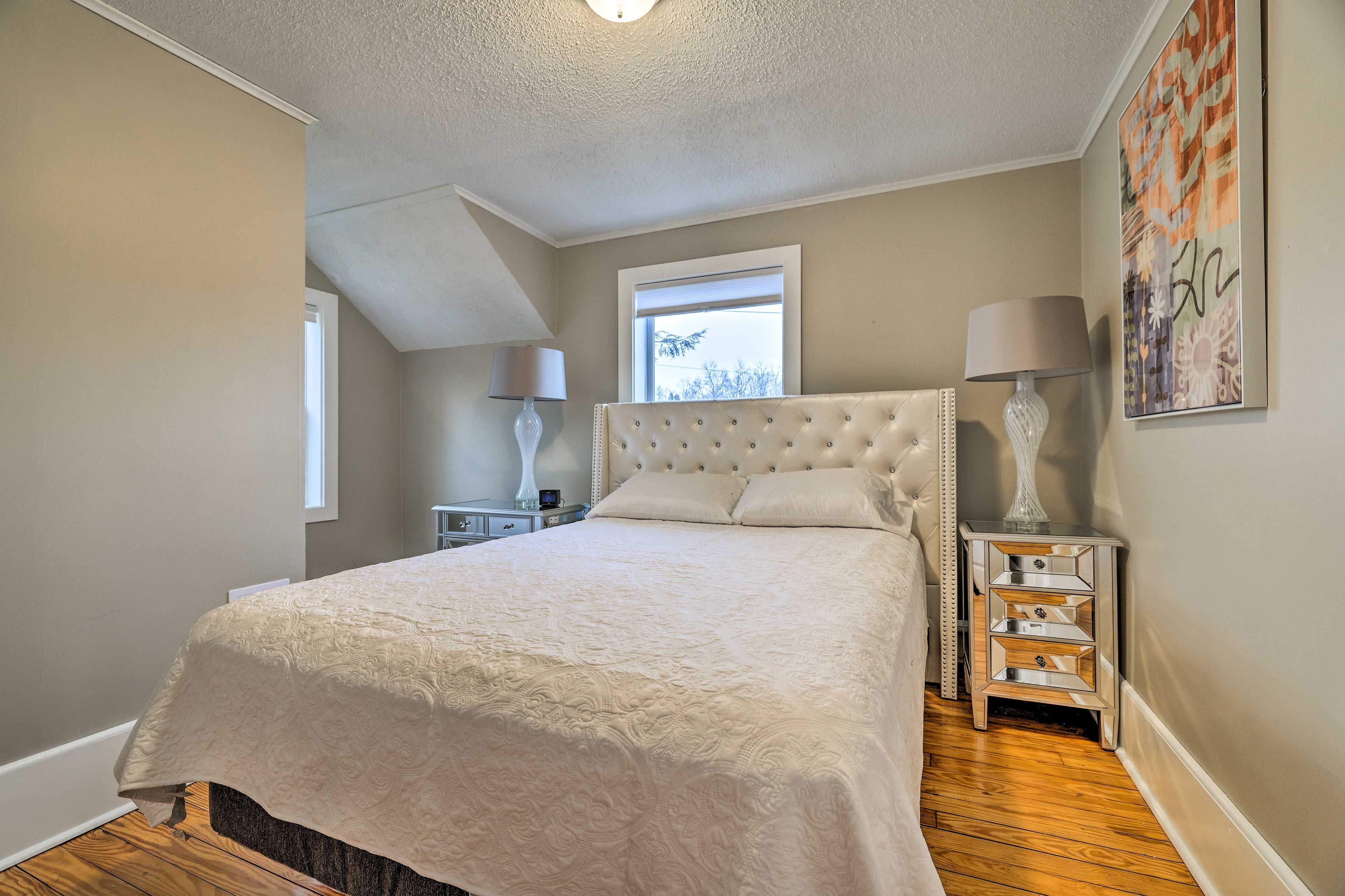 Bedroom 1 | King Bed | Smart TV | Linens Provided | 2nd Floor
