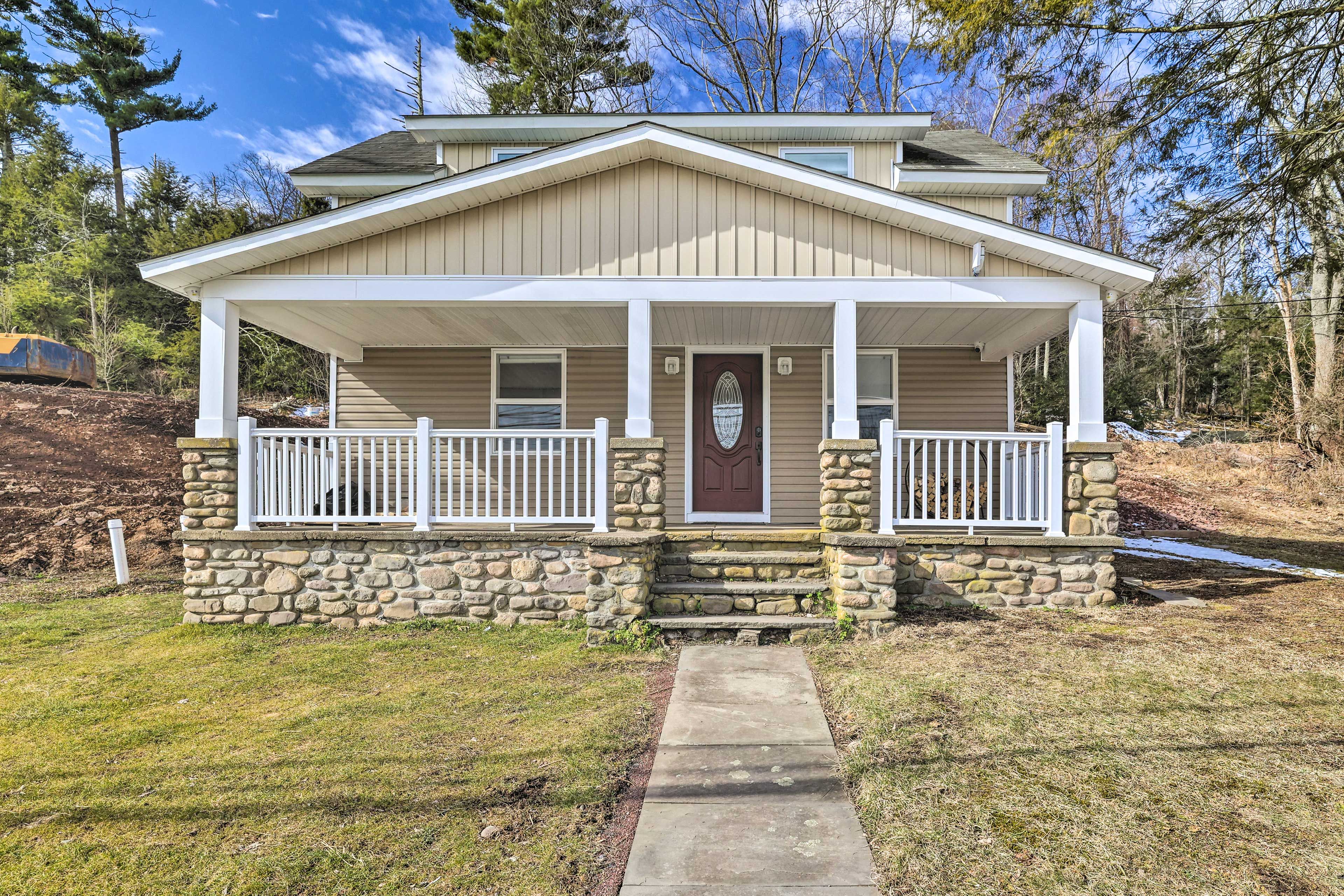 Scotrun Vacation Rental | 3BR | 1.5BA | 1,950 Sq Ft | Outside Staircase Required