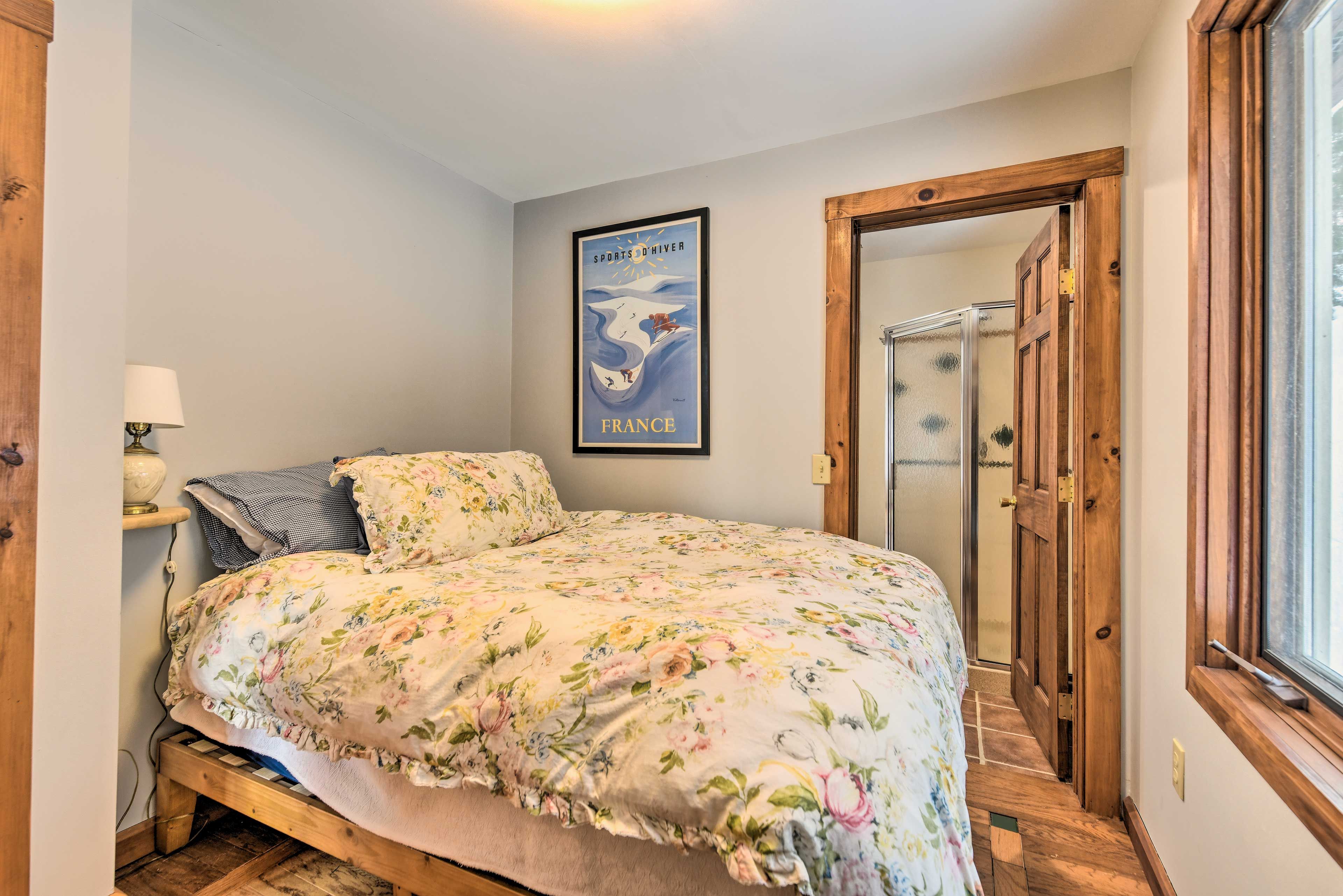 Bedroom 1 | 1st Floor | Queen Bed | En-Suite Bathroom | Linens Provided