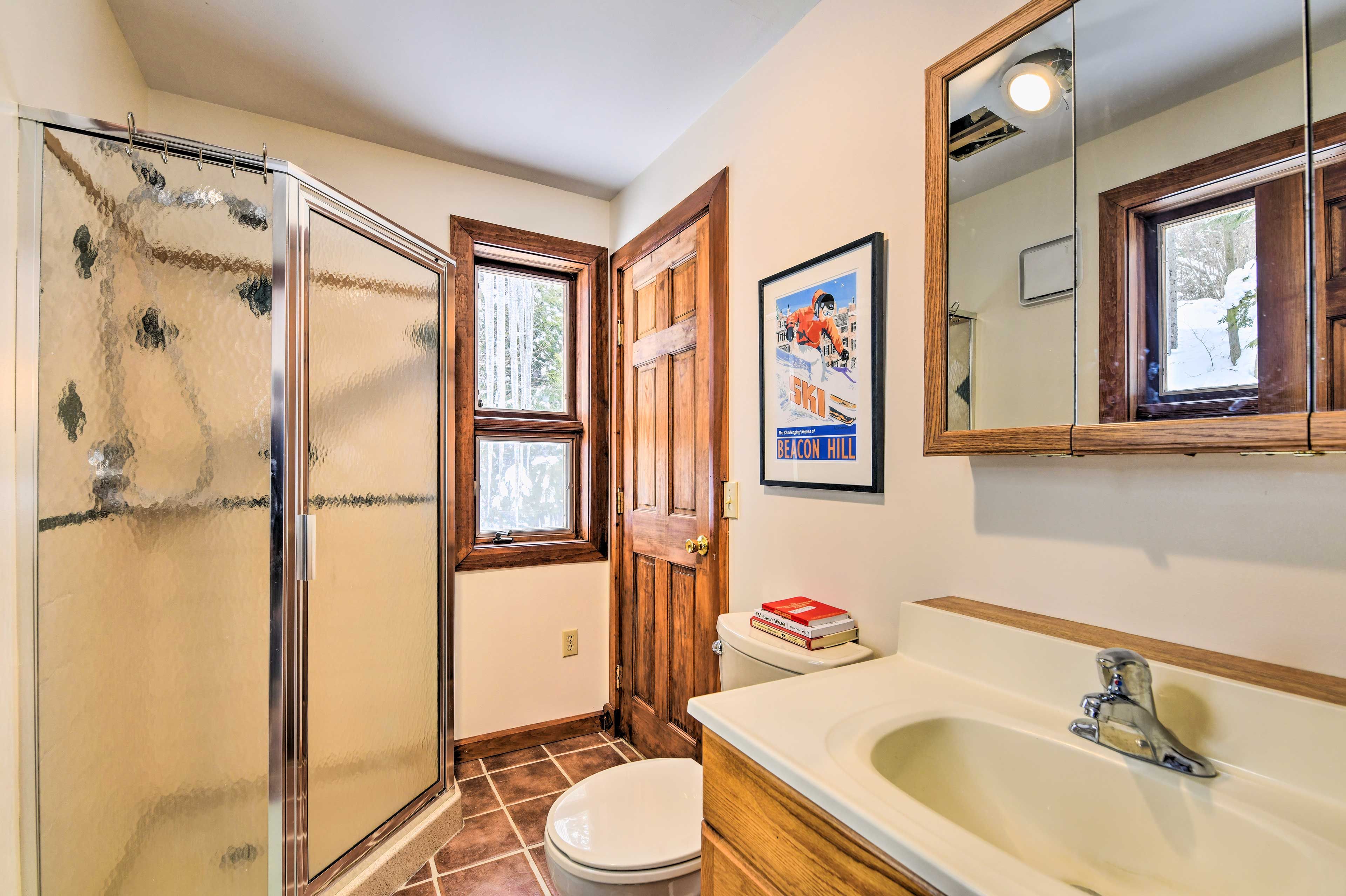Full Bathroom | Towels Provided