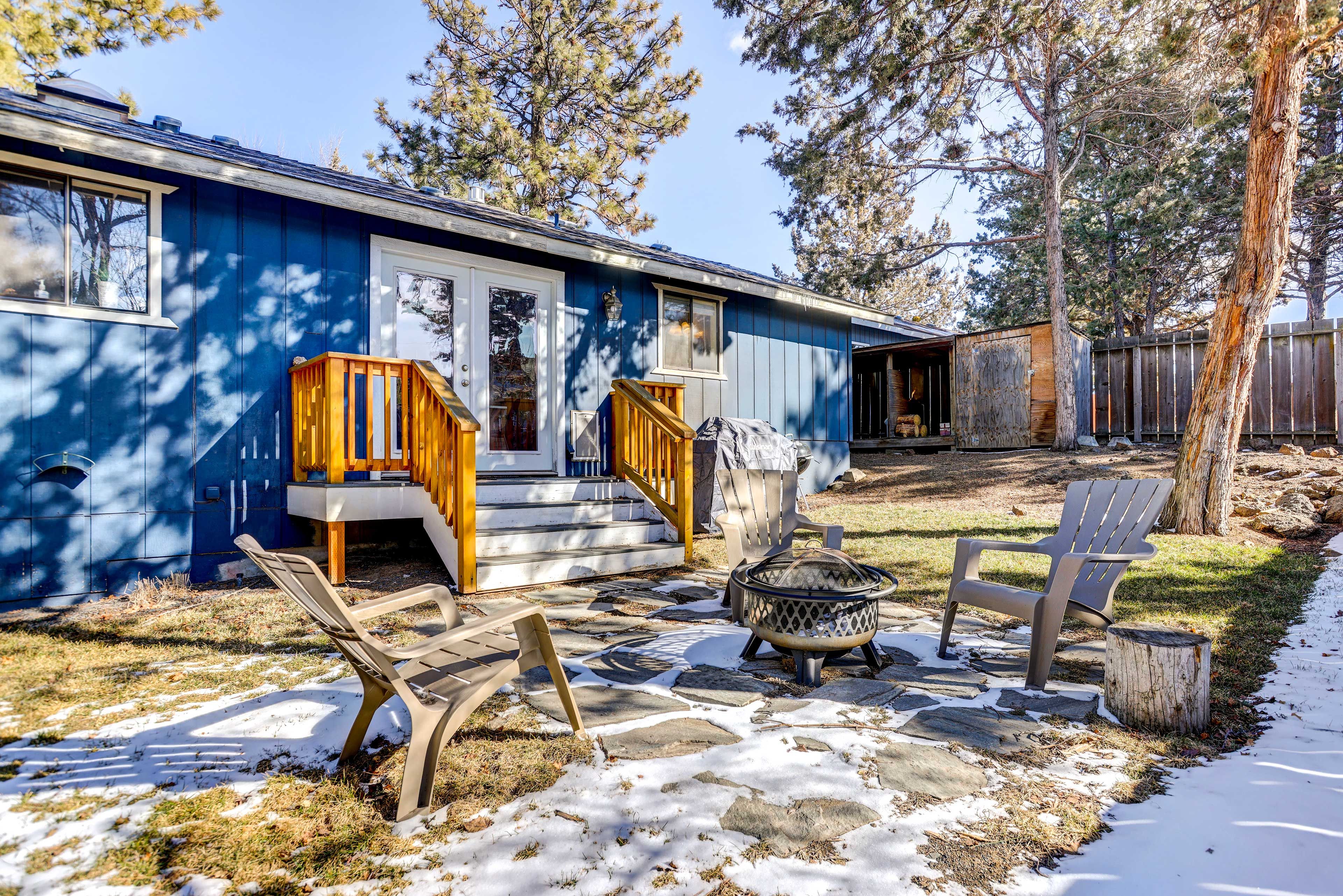 Bend Vacation Rental | 3BR | 2.5BA | 1,240 Sq Ft | 3 Steps to Access