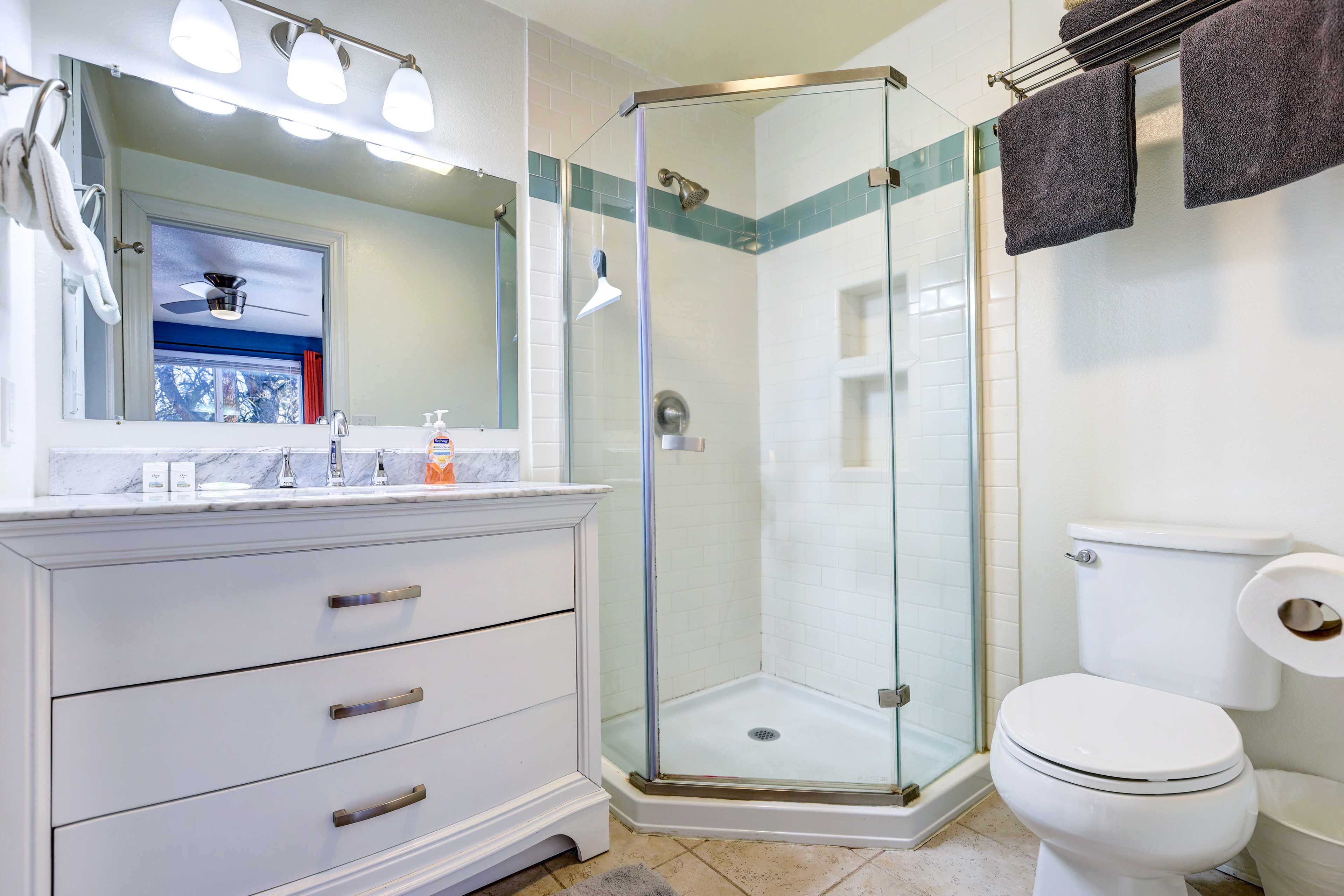 En-Suite Bathroom | Complimentary Toiletries | Towels Provided