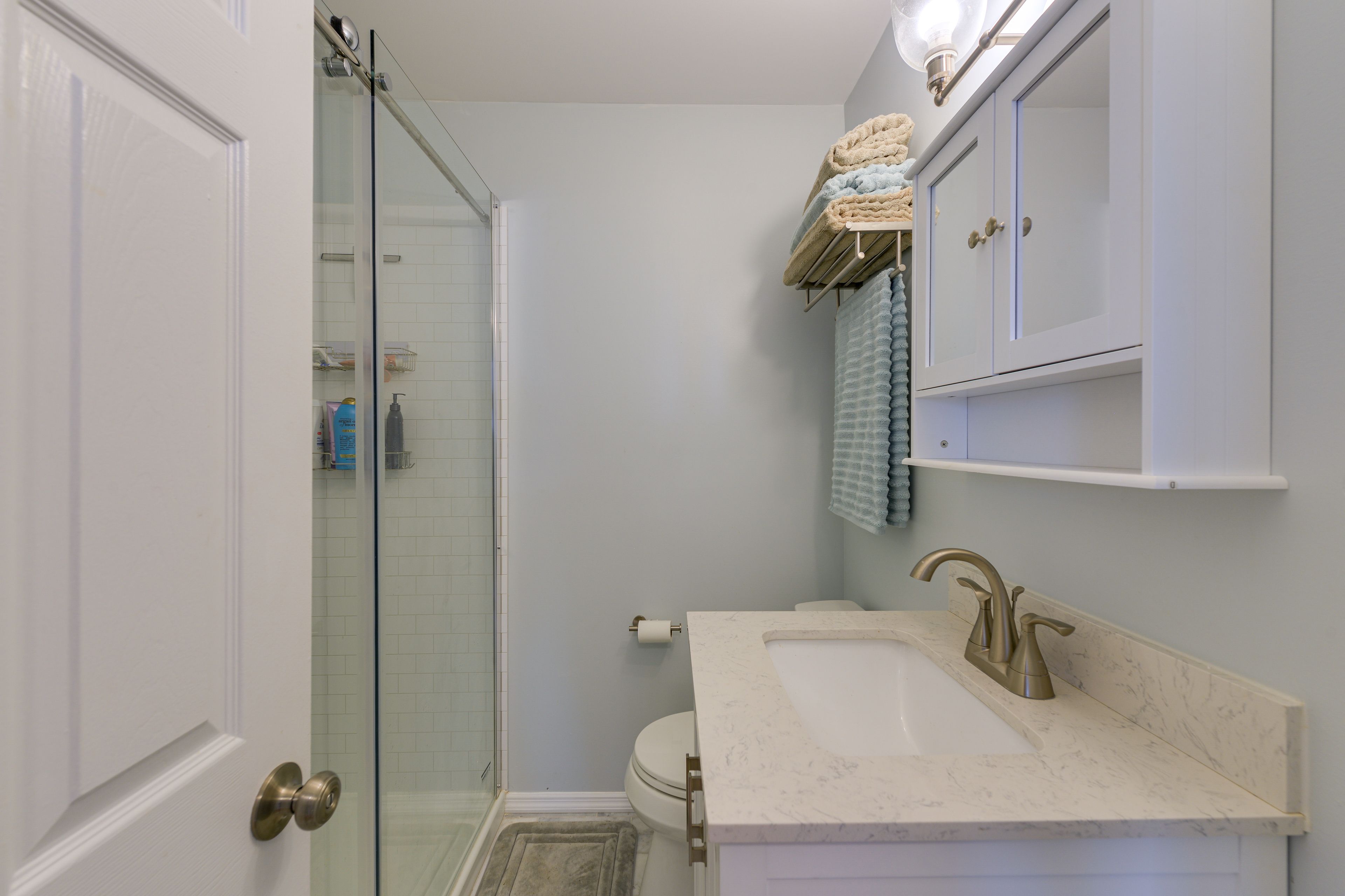 Full Bathroom | Towels Provided | Complimentary Toiletries