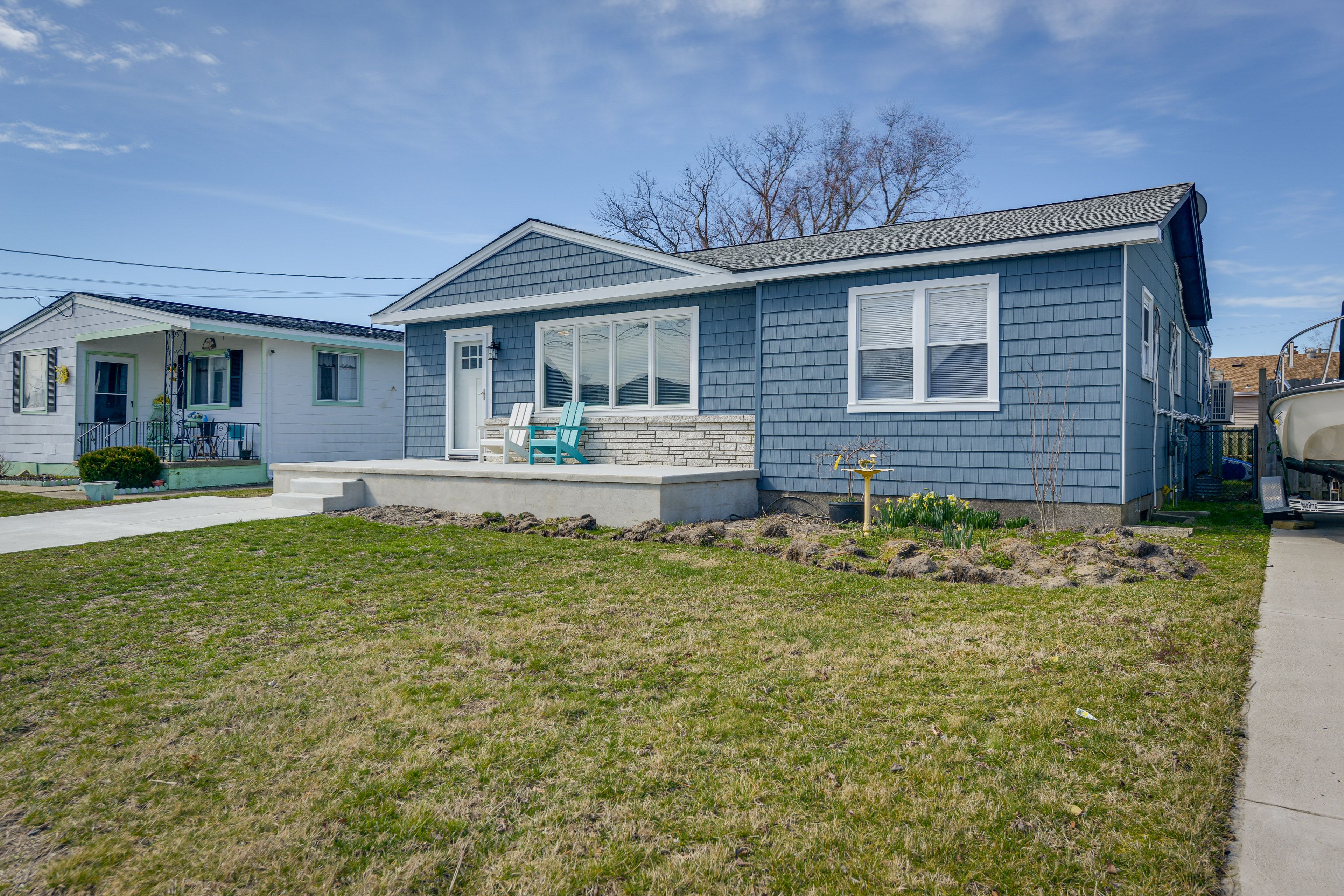 Parking | Driveway (1 Vehicle) | Street Parking