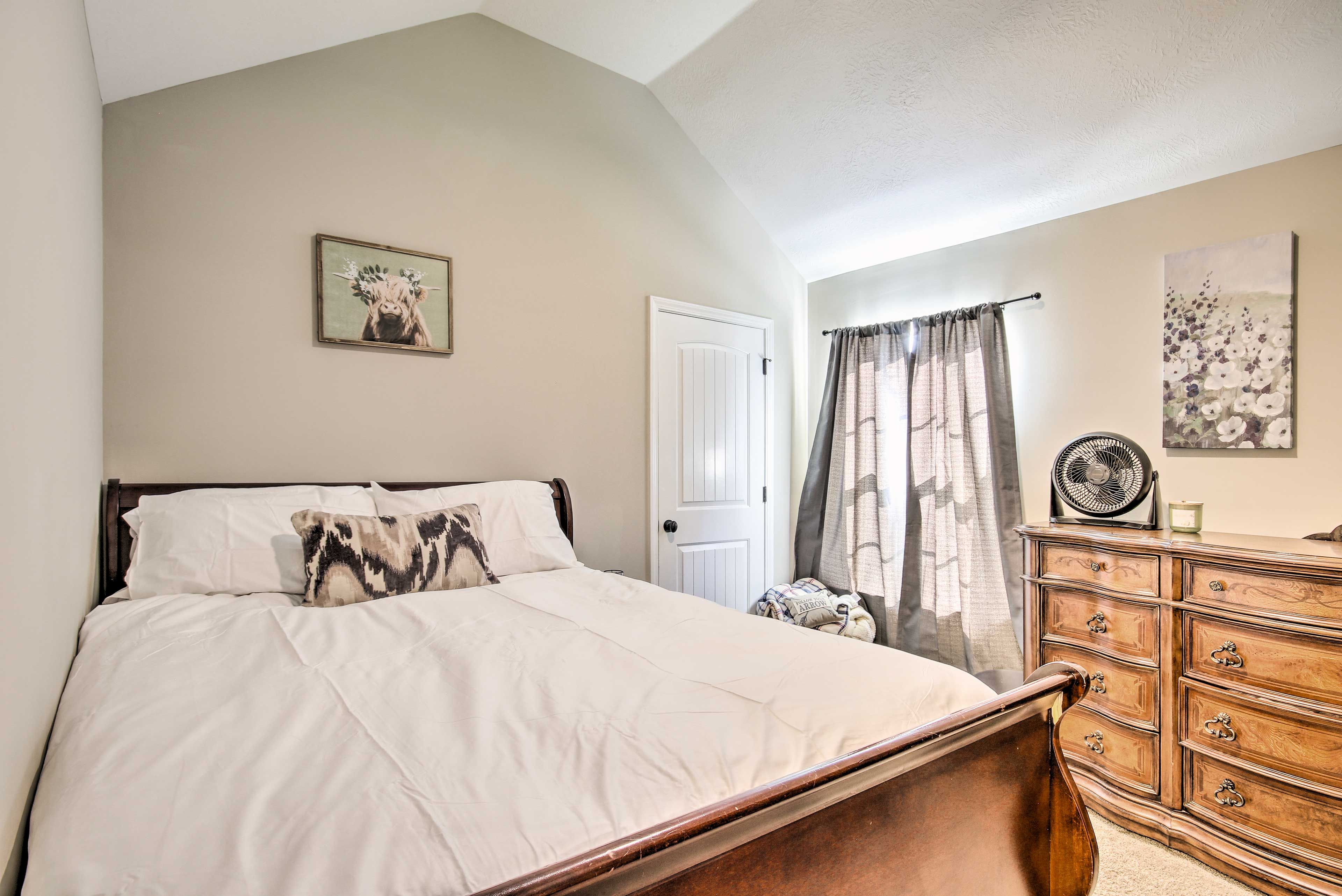 Bedroom 3 | Queen Bed