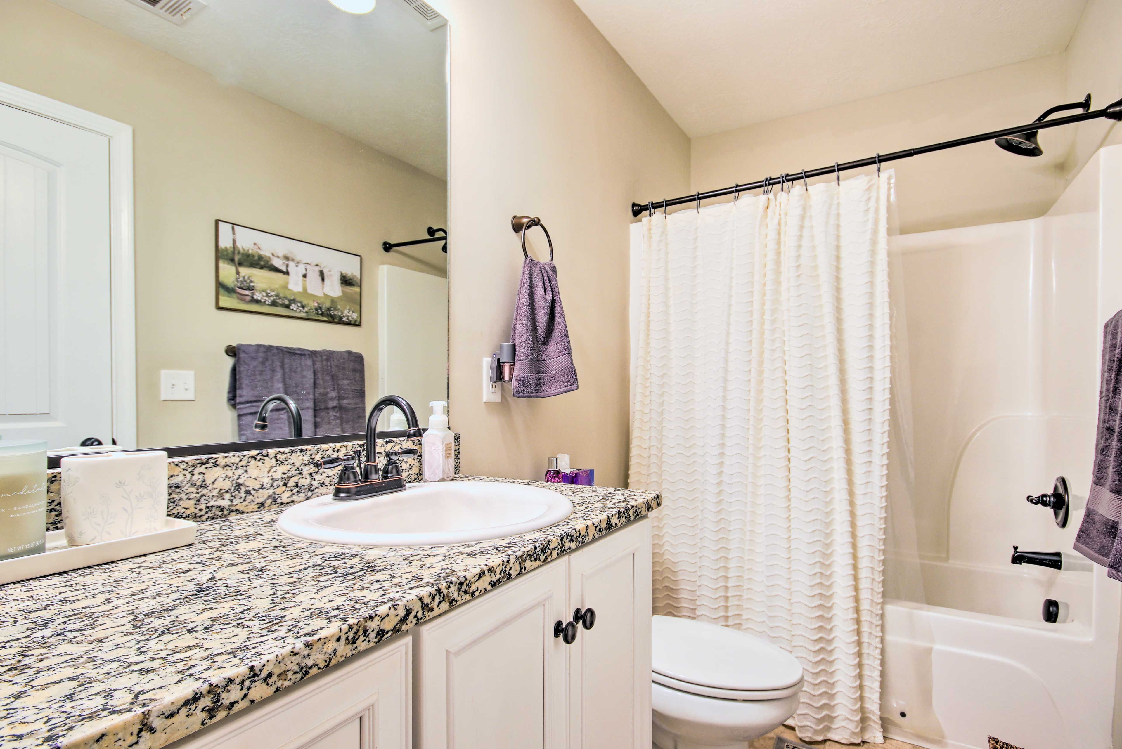 Full Bathroom | Complimentary Toiletries