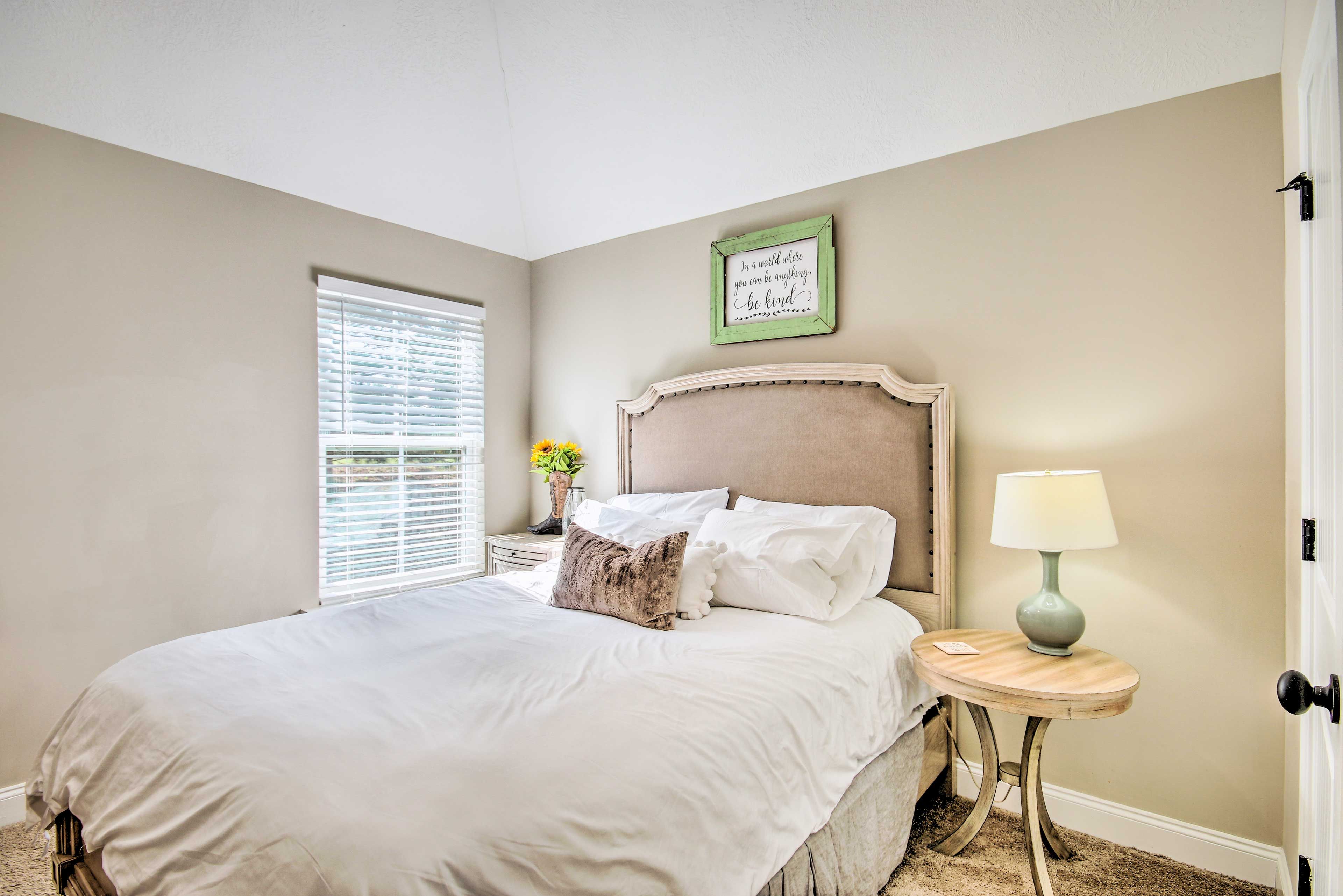 Bedroom 2 | Queen Bed