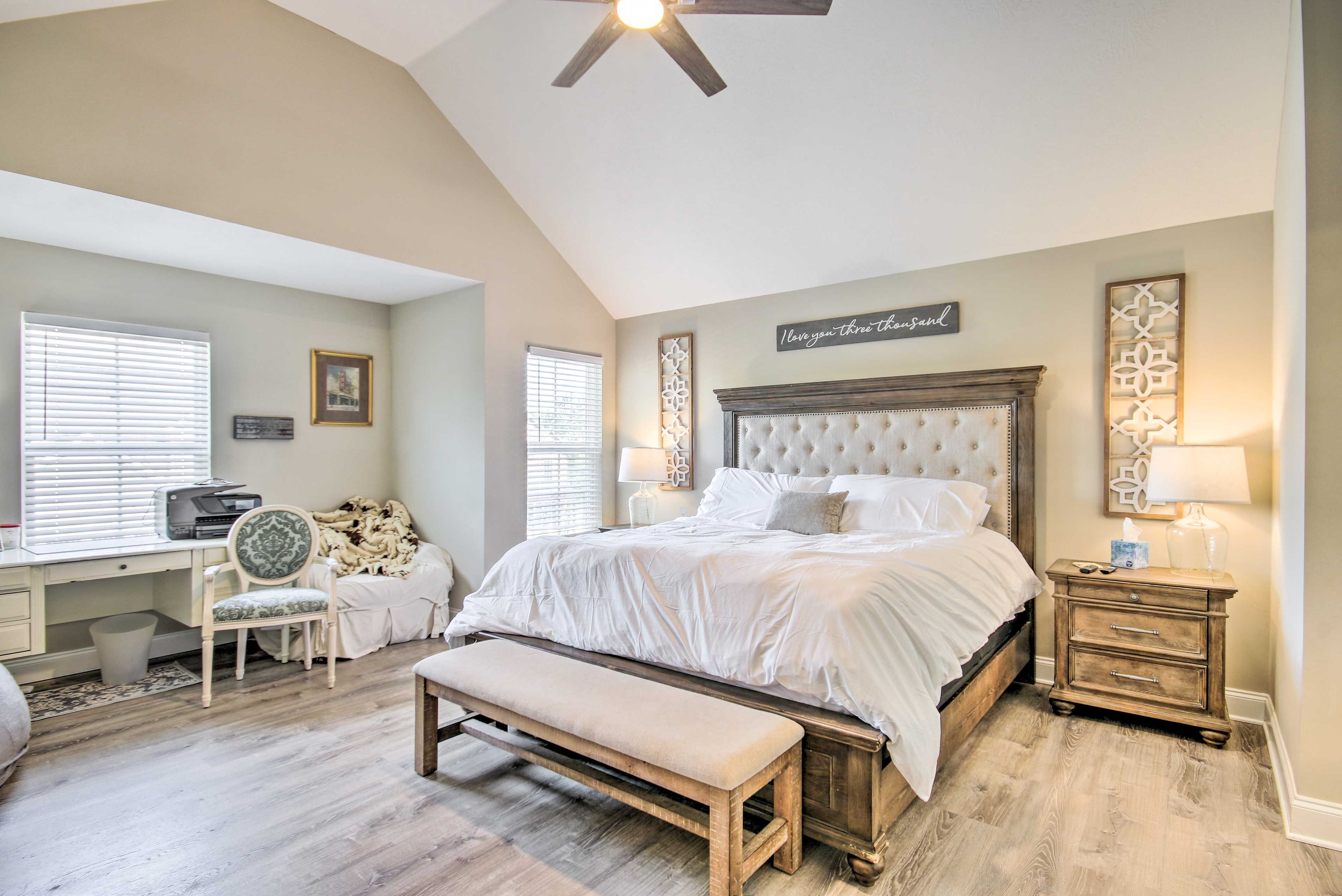 Bedroom 1 | King Bed