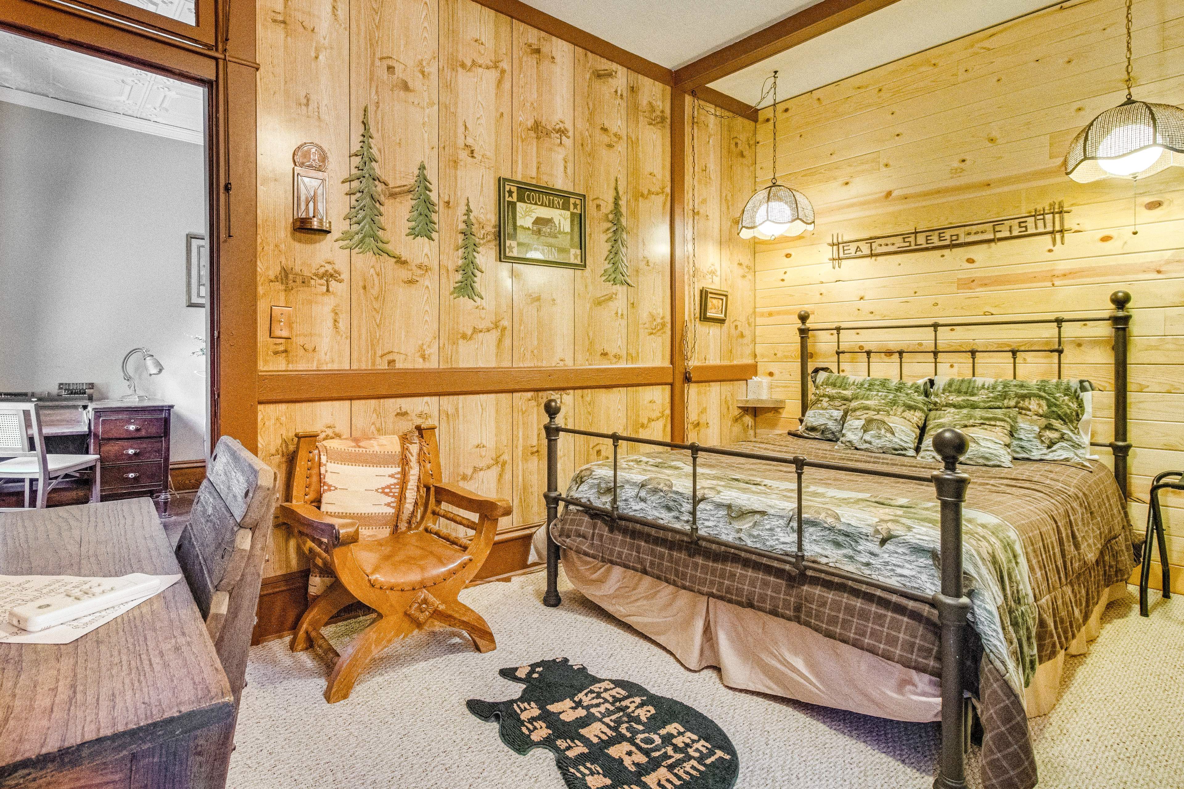 Bedroom 1 | Queen Bed | Linens Provided | 2nd Floor