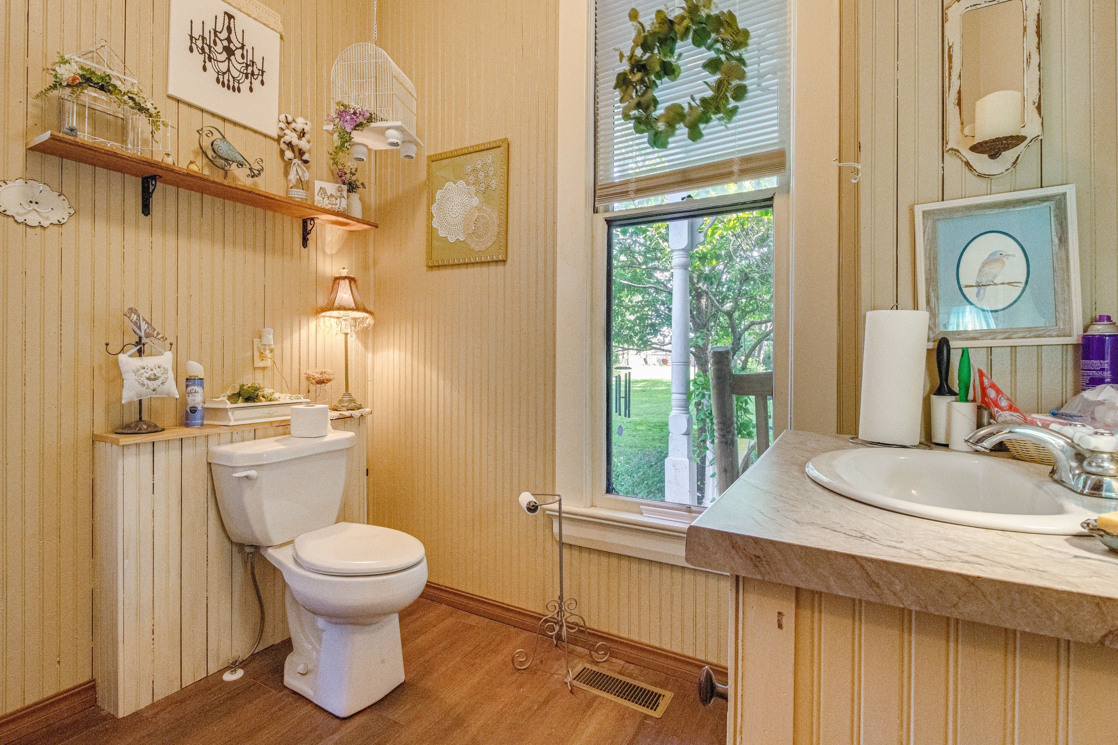 Half Bath | Complimentary Toiletries | Towels Provided | 1st Floor