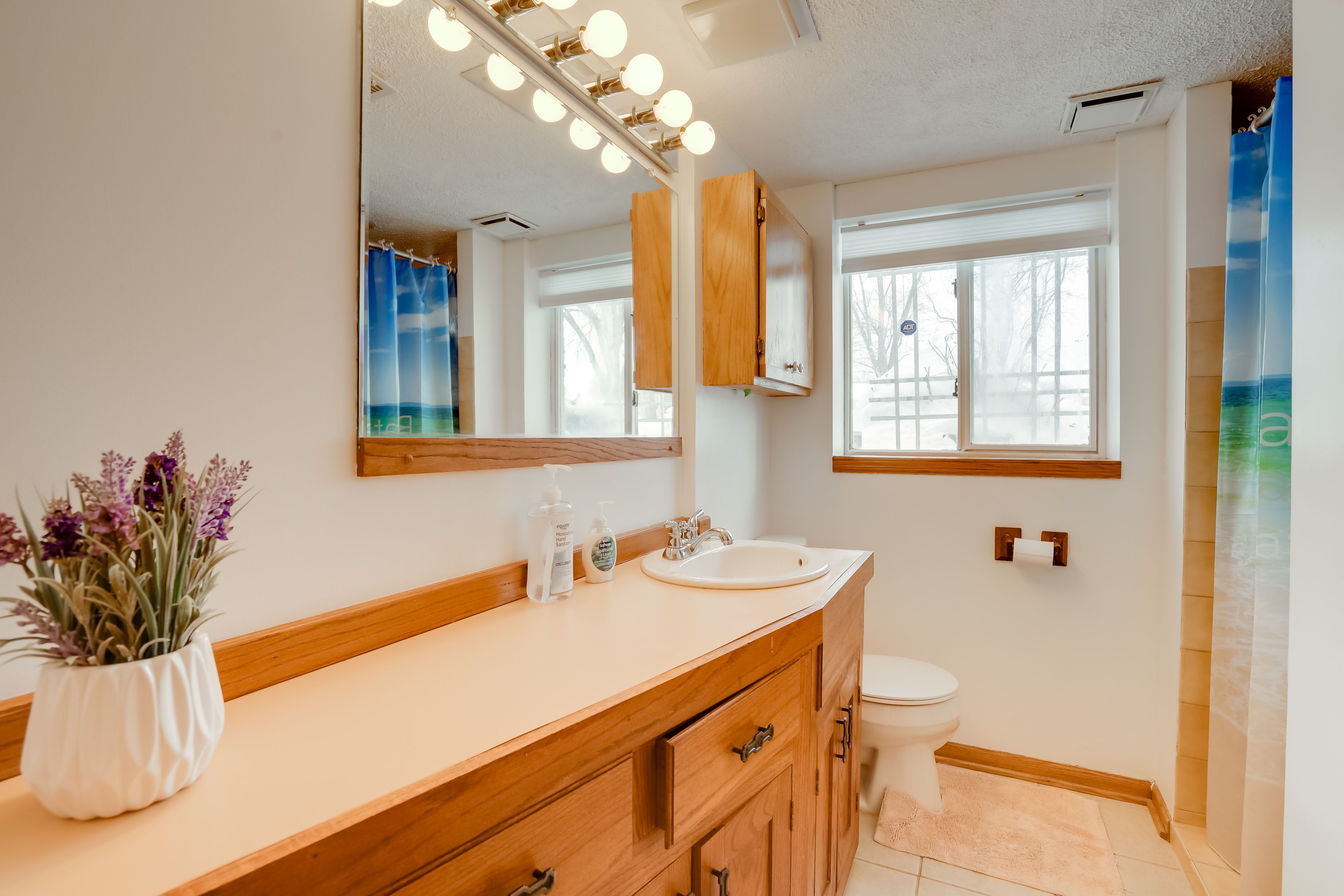 Full Bathroom | Towels Provided | Hair Dryer