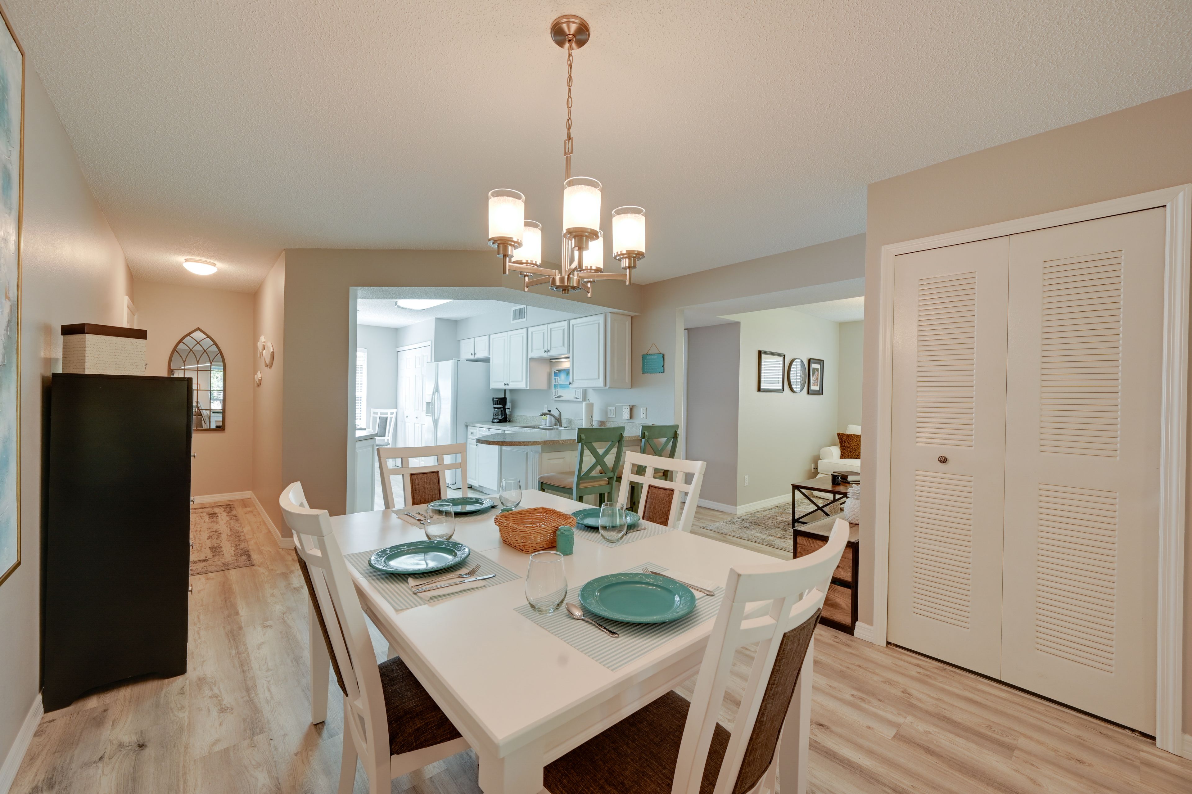 Dining Table | Dishware & Flatware Provided